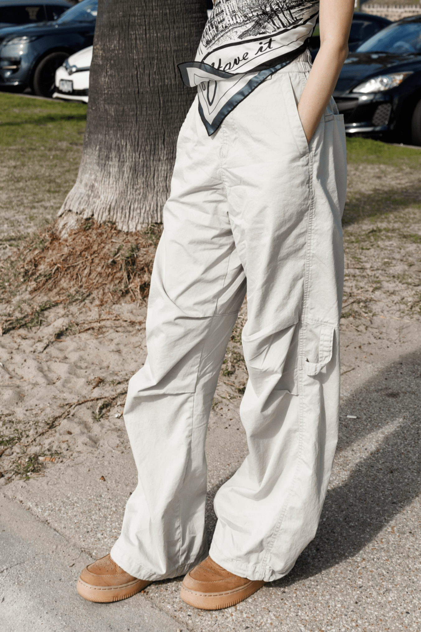 【𝐇𝐎𝐓 𝐒𝐔𝐌𝐌𝐄𝐑 🏝️ 大型上架!】 淺卡其復古口袋降落傘褲