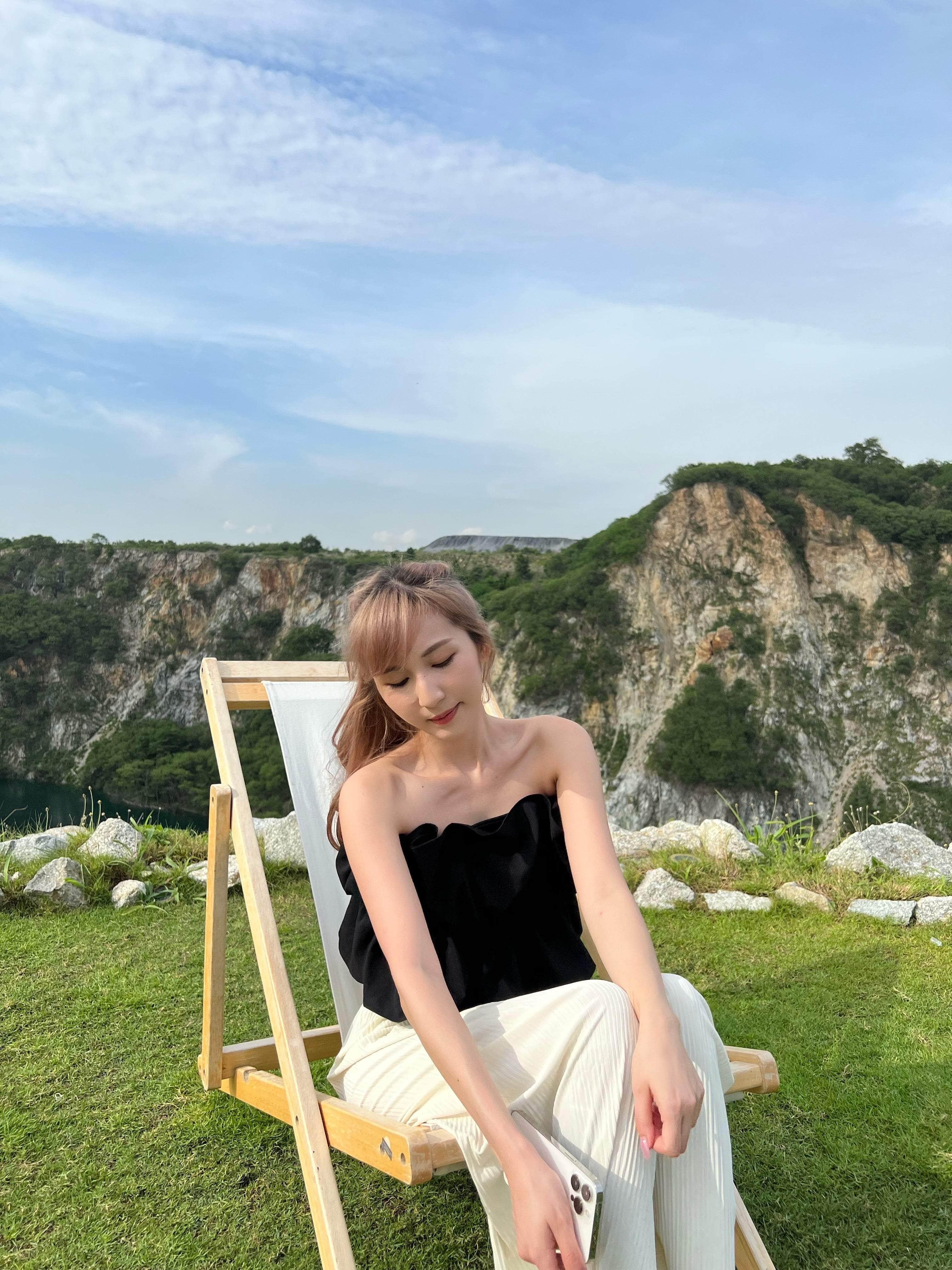 【瑕疵品❗️】立體感花束皺褶Top