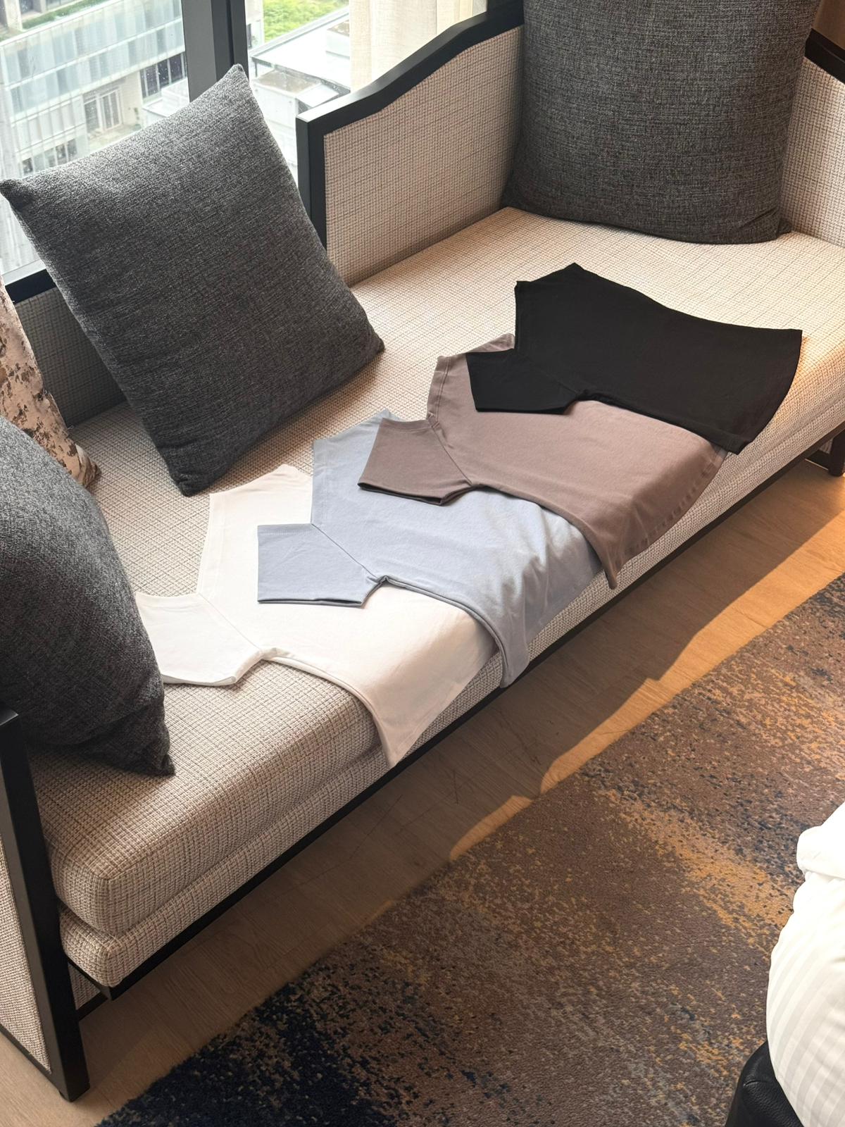 【泰國親身搜羅現貨🇹🇭】 My Clothes Friend 系列 ~ 簡約斜領短袖上衣