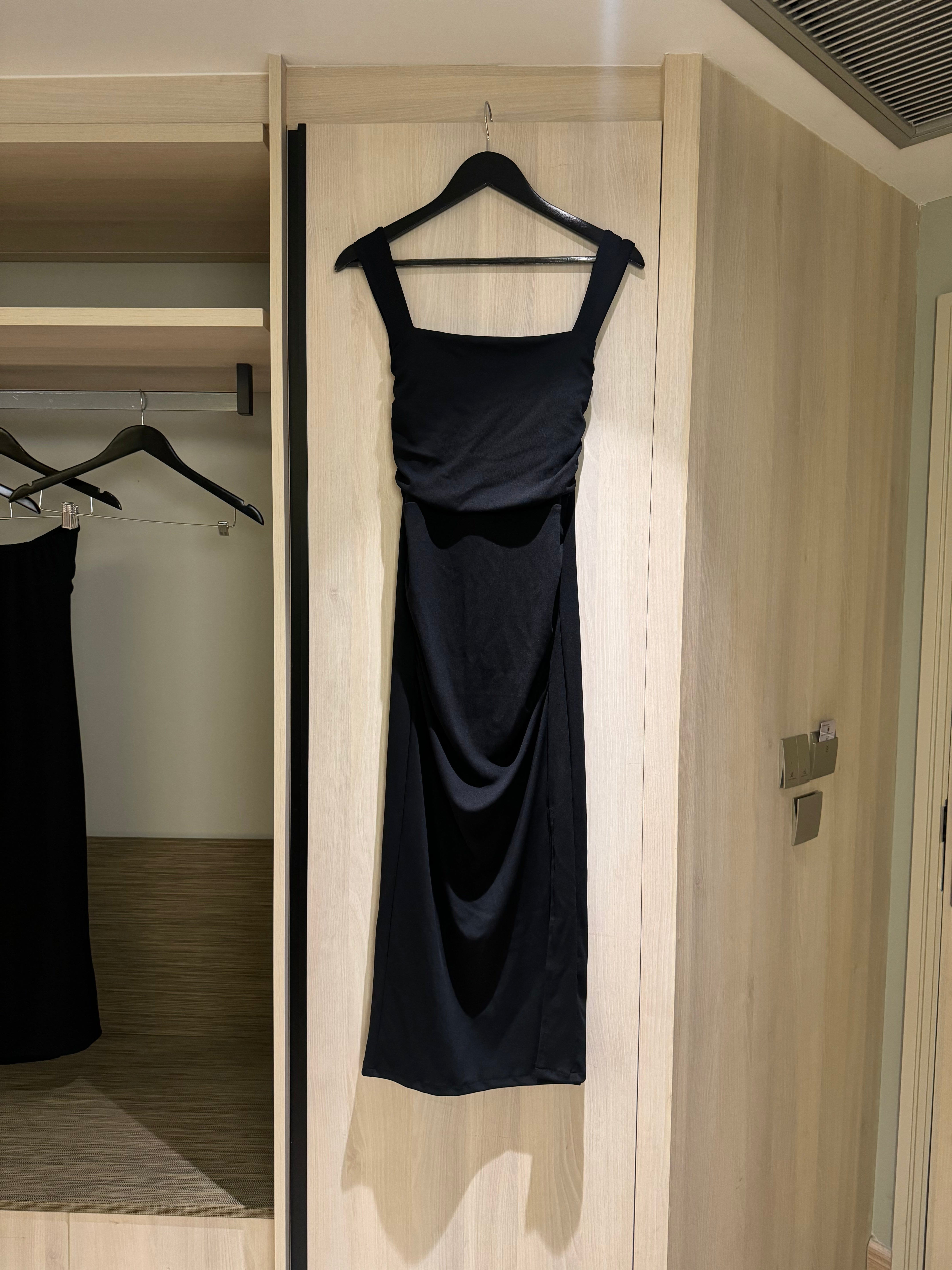 【泰國親身搜羅款🇹🇭】 Grand Daily Collection🍸|粗帶方領側開叉露背長裙