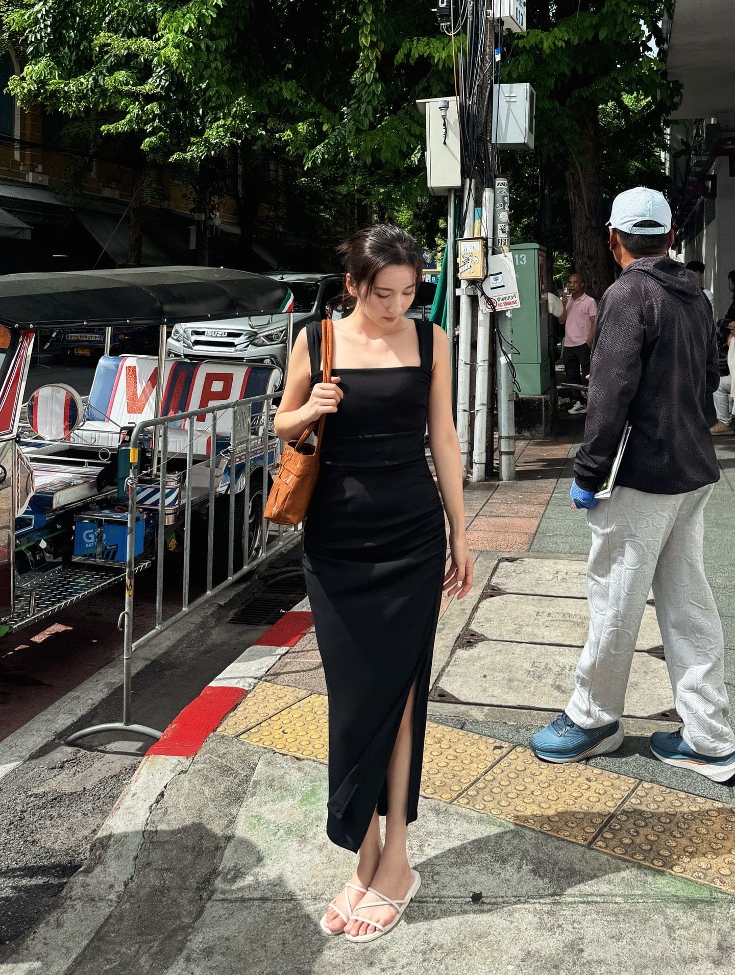 【泰國親身搜羅款🇹🇭】 Grand Daily Collection🍸|粗帶方領側開叉露背長裙