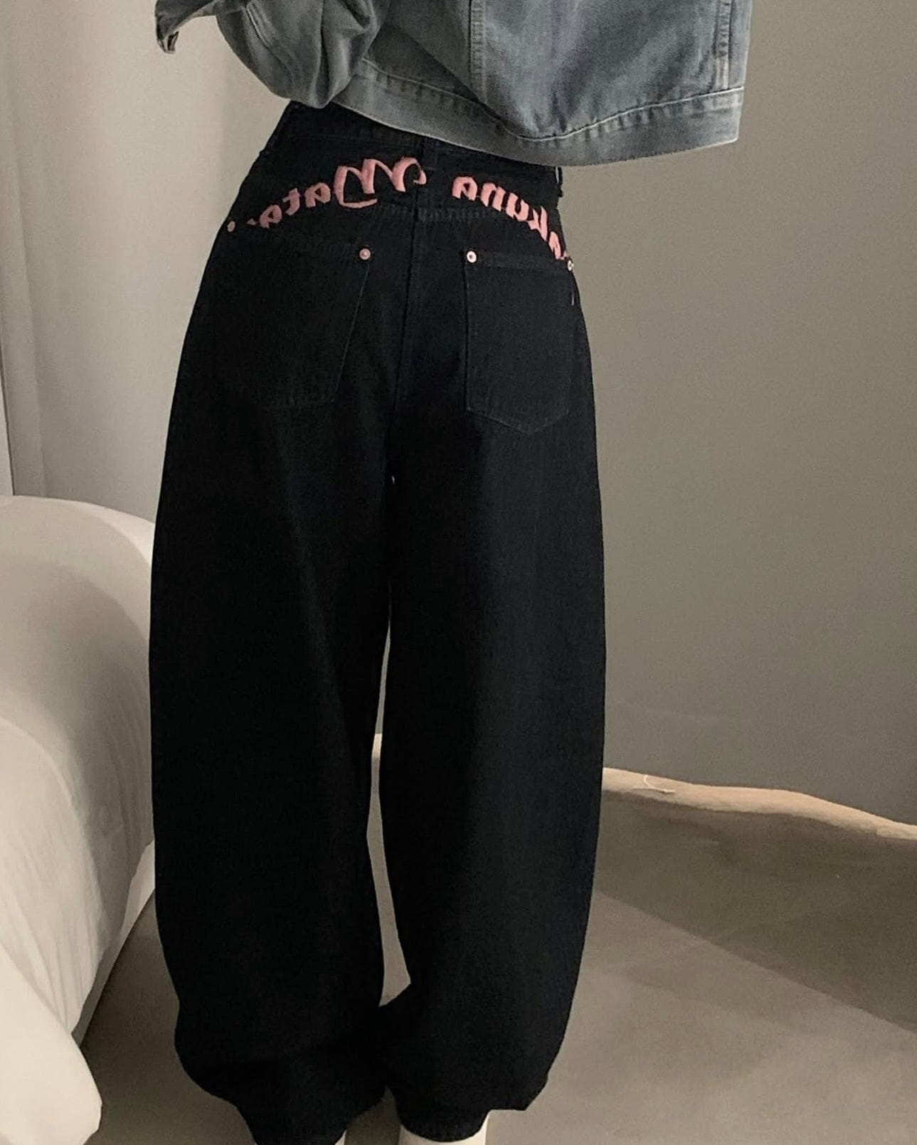 【Threads の 神褲大合集👖!】粉紅刺繡Letters錐型Jeans ⌯⁍̴̛ᴗ⁍̴̛⌯ಣ