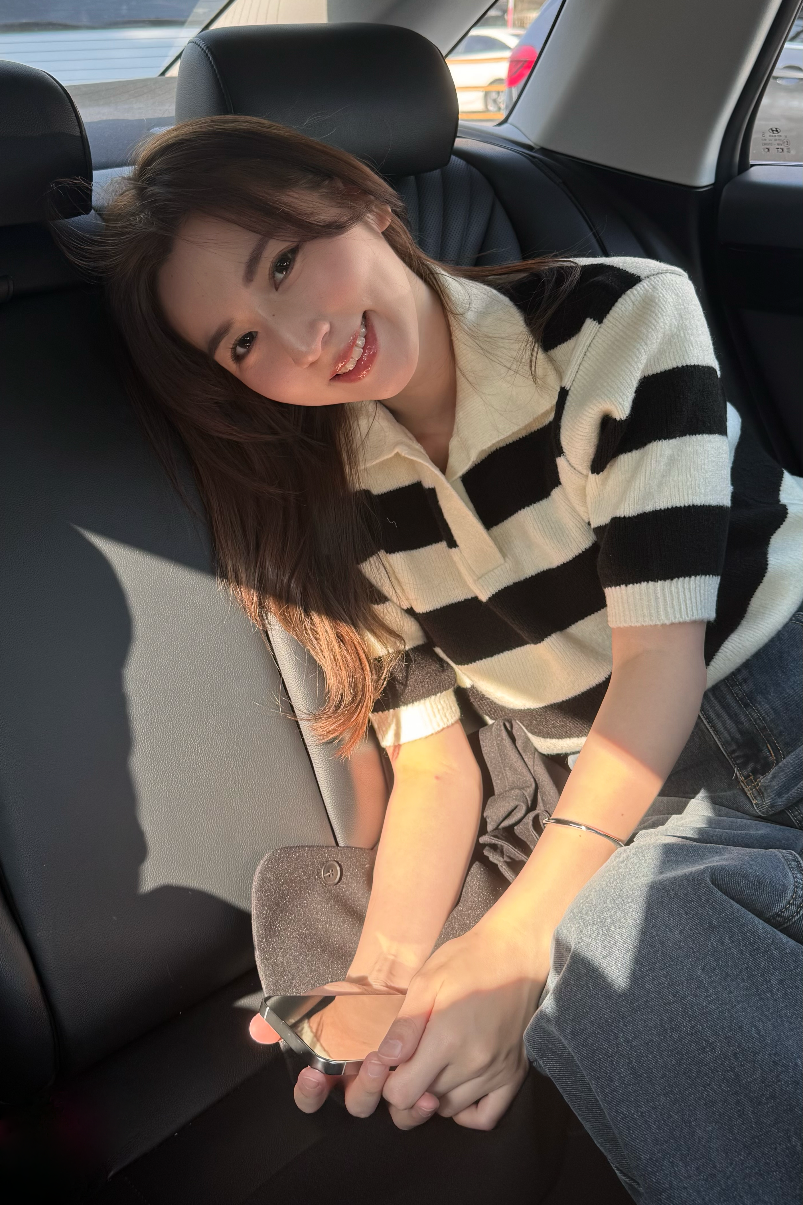 【韓國親身搜羅系列🏝️】鬆軟鬆軟~ 翻V領黑白間條針織上衣