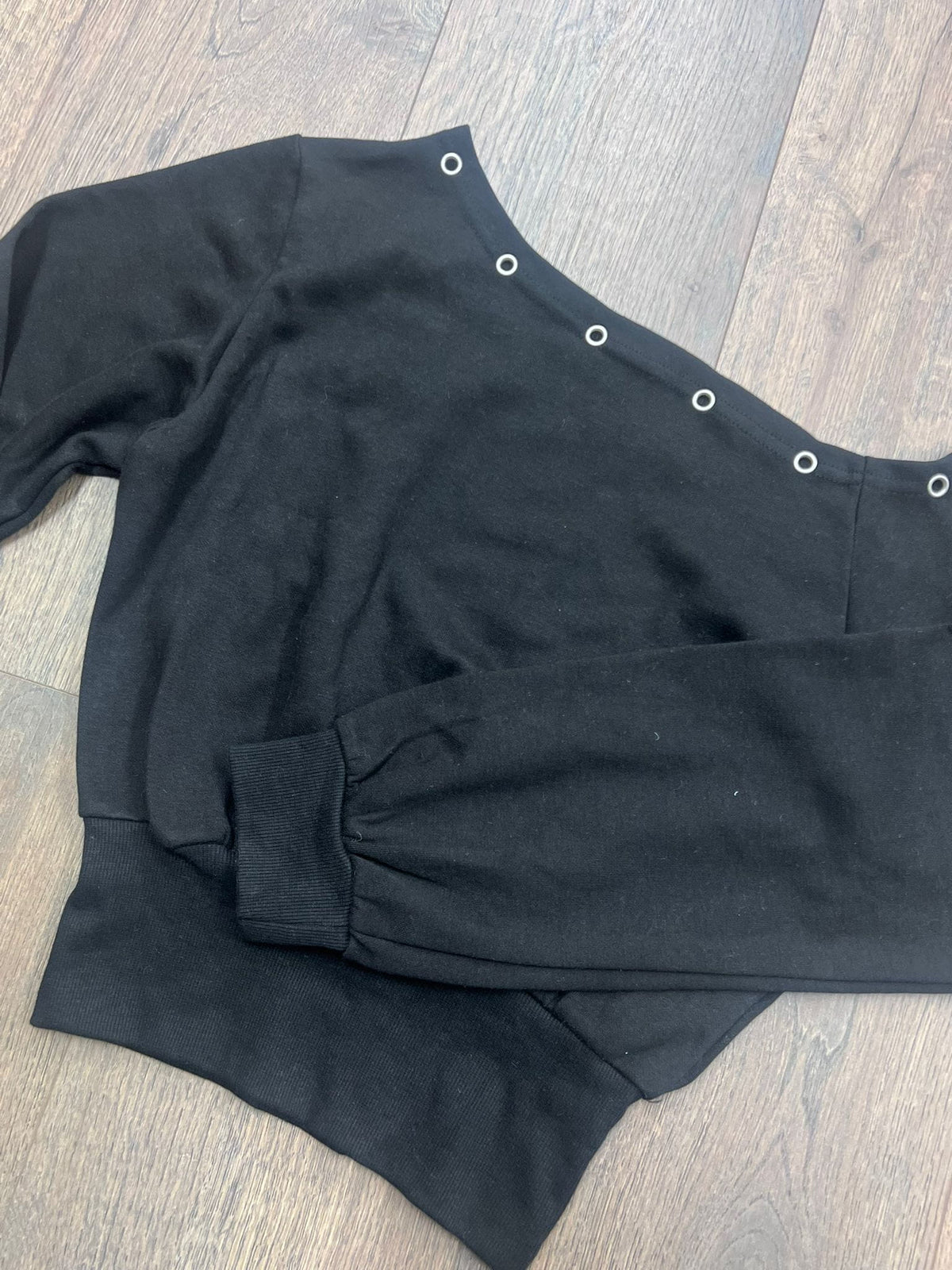 錯版 #69【 $99買一送一 】 斜肩環圈長袖上衣