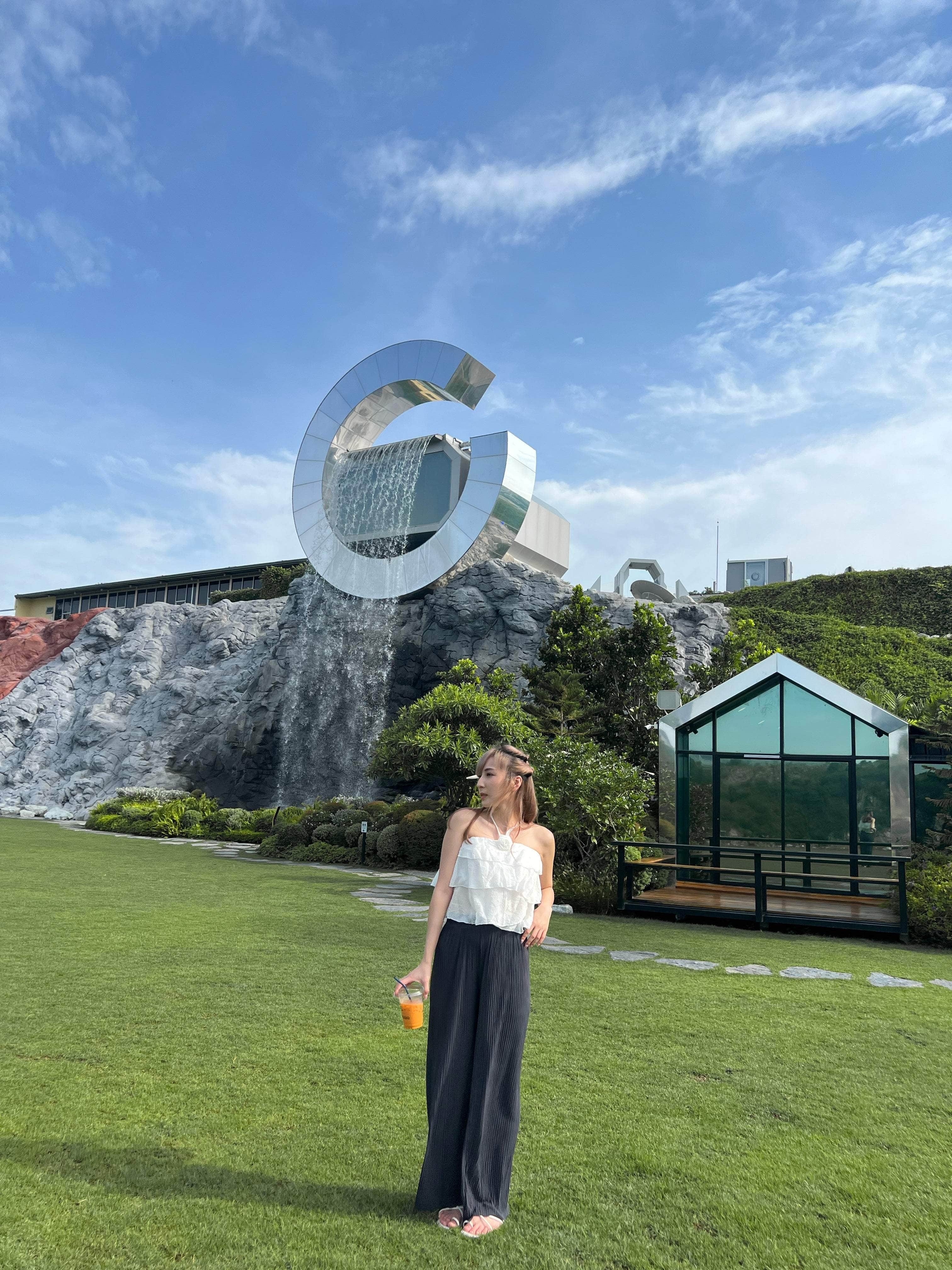 泰國服飾 泰國人氣現貨🇹🇭 Jisoo Flowers top