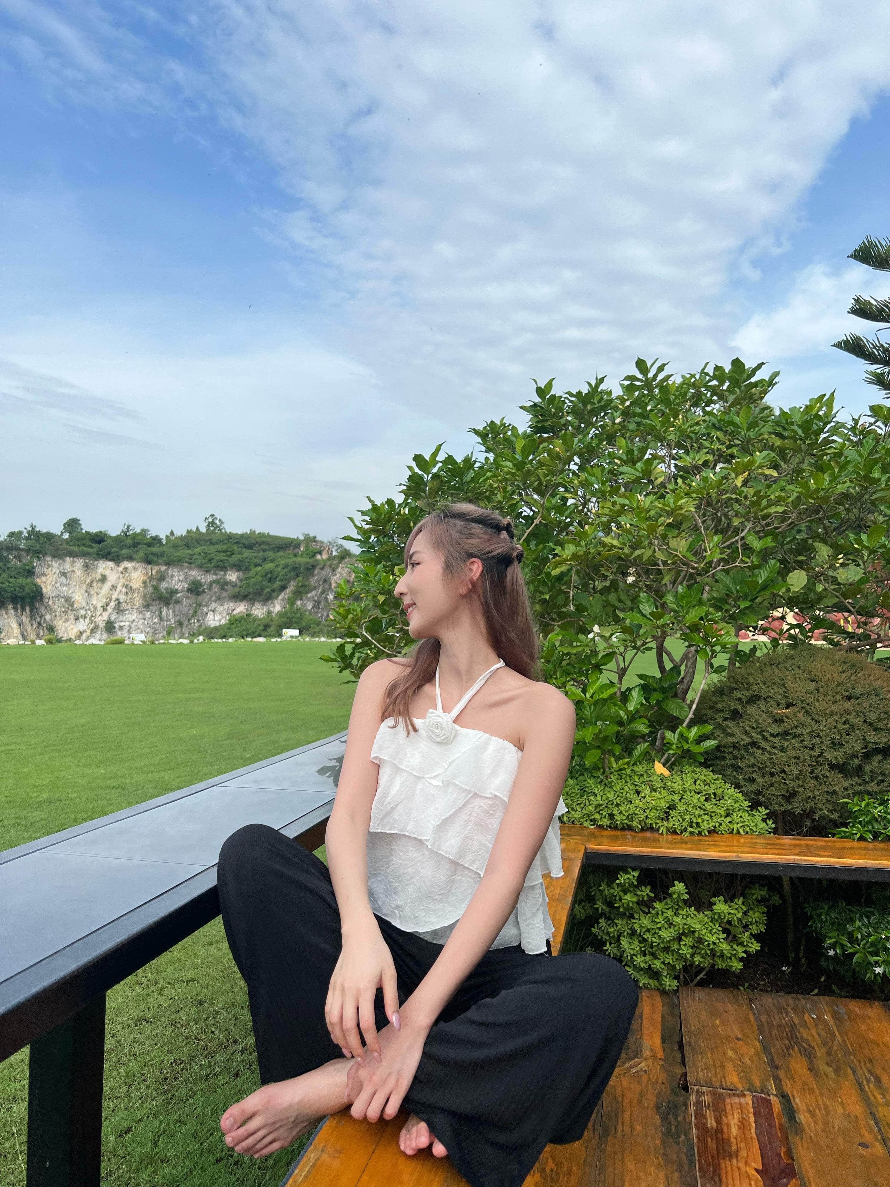 泰國服飾 泰國人氣現貨🇹🇭 Jisoo Flowers top