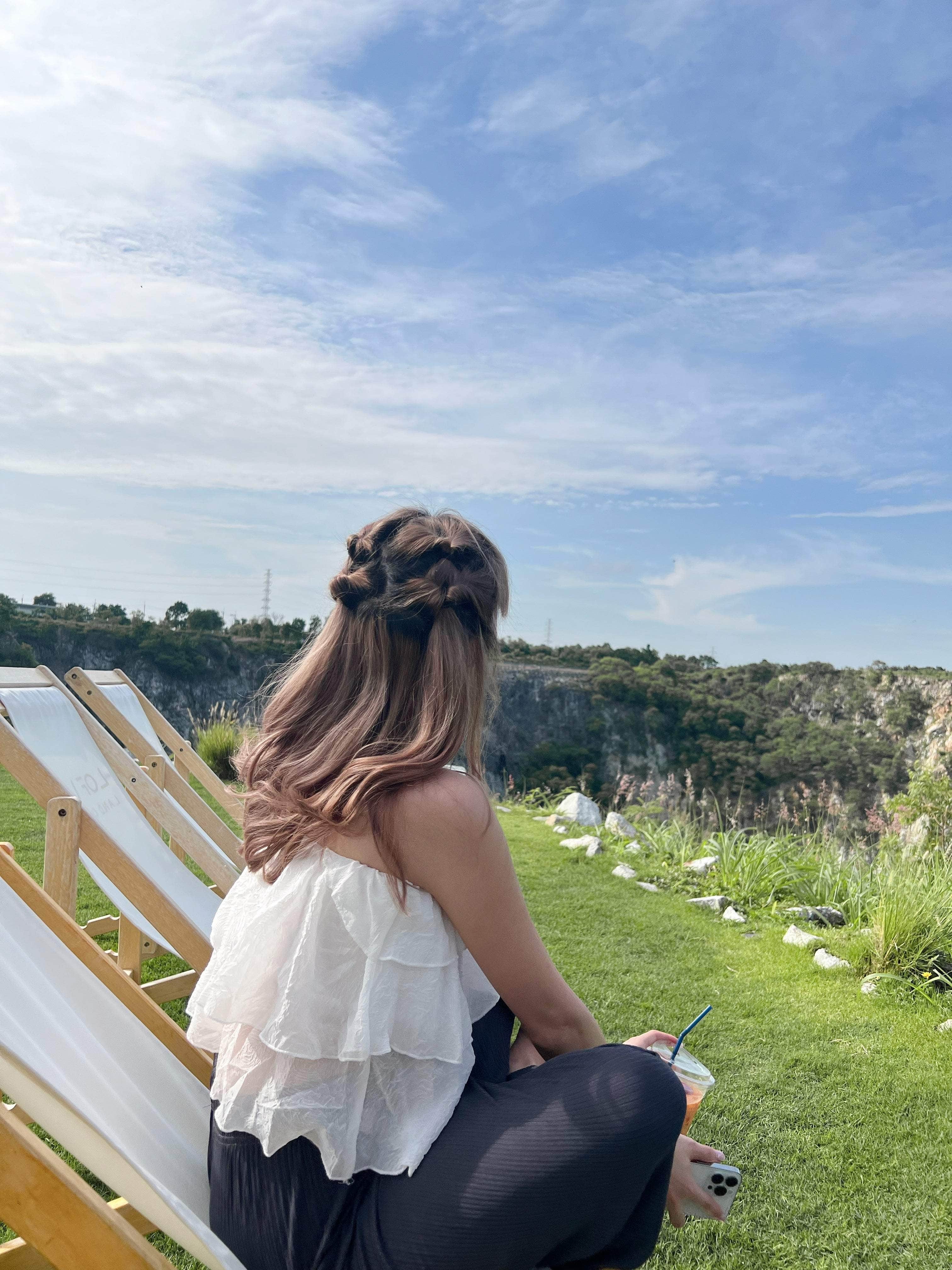 泰國服飾 泰國人氣現貨🇹🇭 Jisoo Flowers top