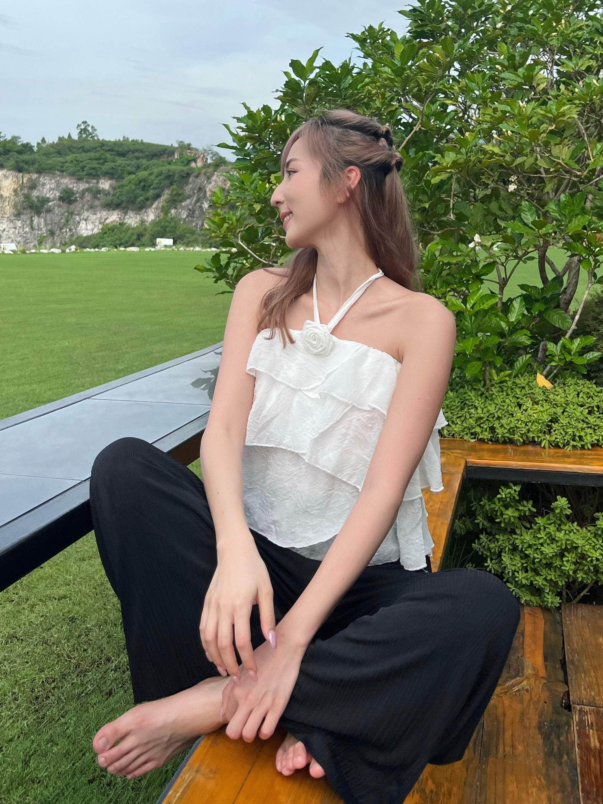 泰國服飾 泰國人氣現貨🇹🇭 Jisoo Flowers top