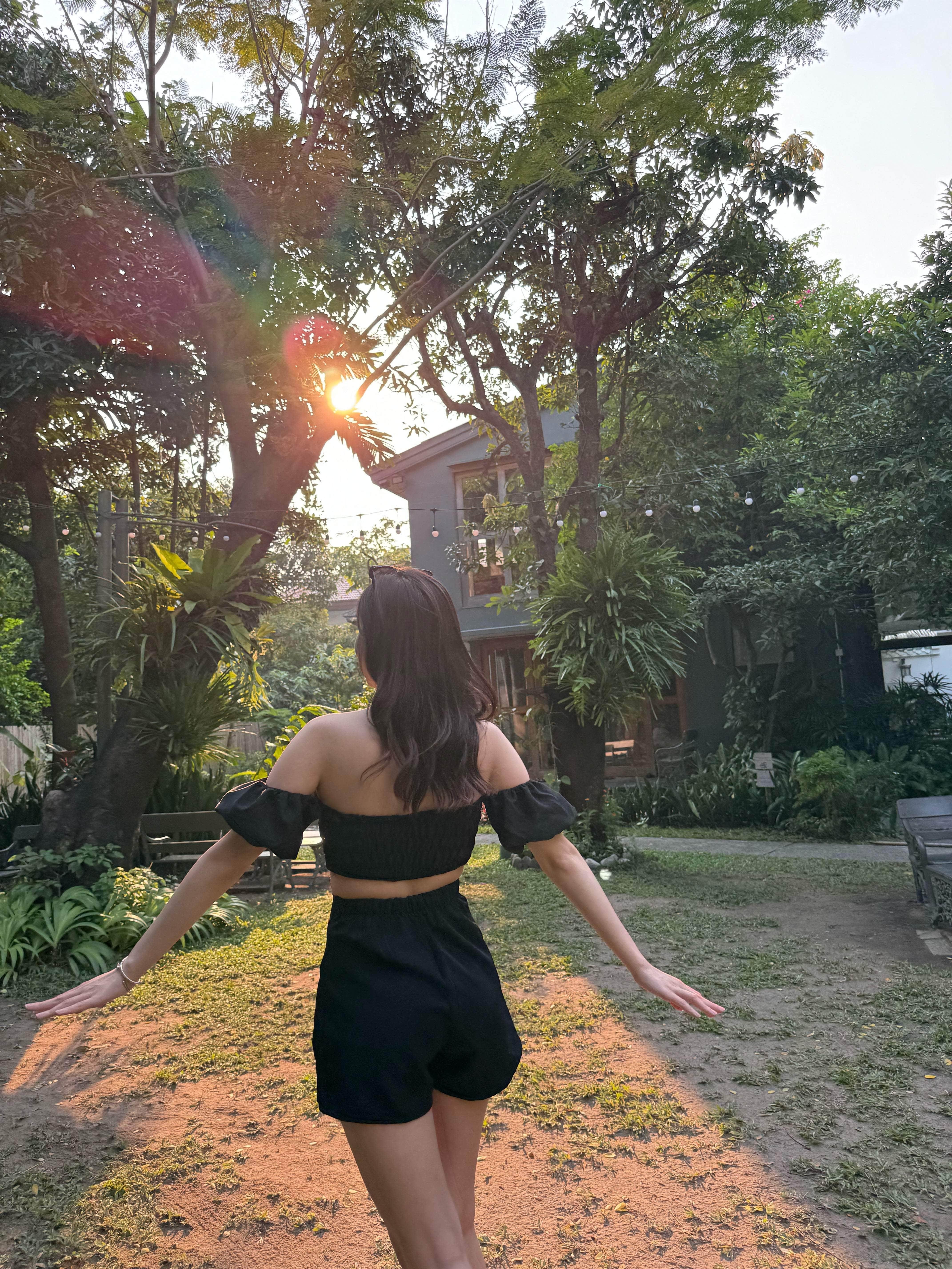 泰國服飾 【早鳥泰國連線🇹🇭🌻】泡芙袖Lace tube top set 有胸墊上衣+褲裙