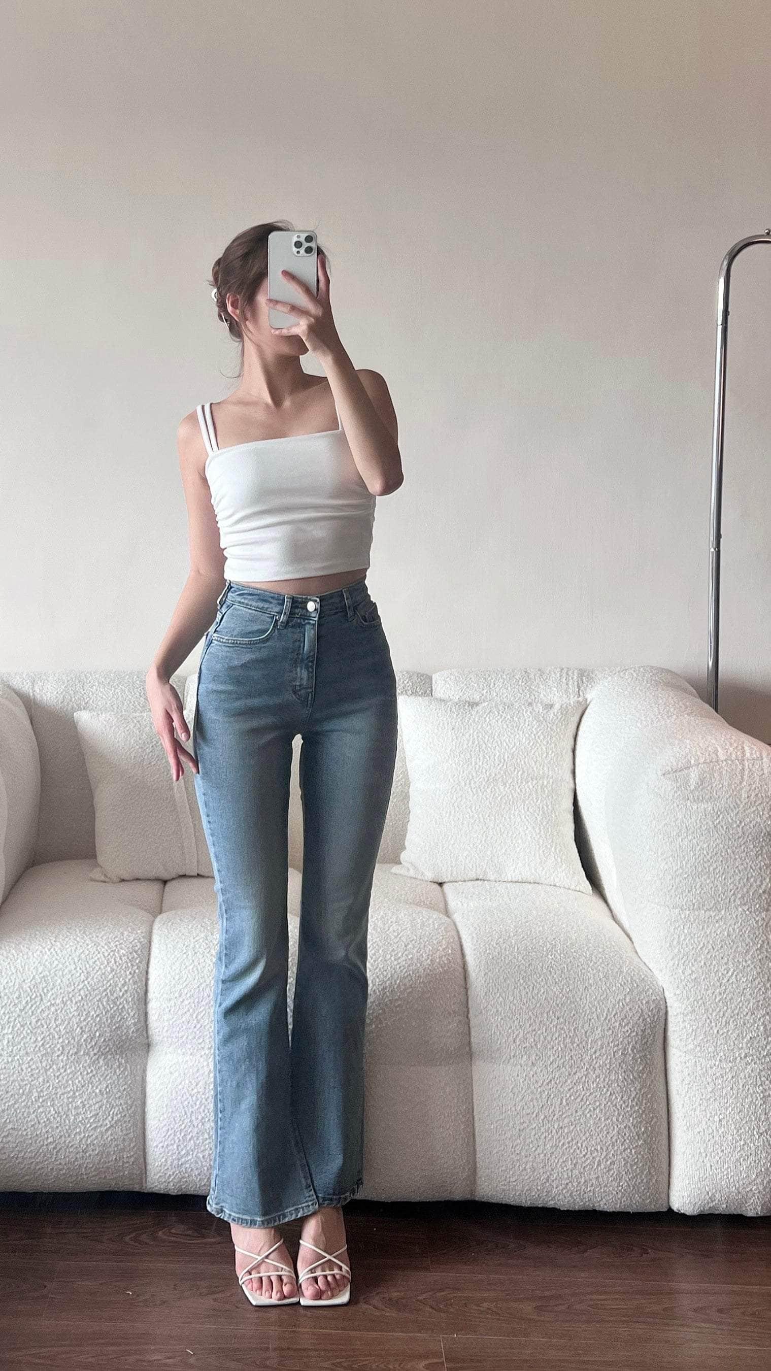 韓國服飾 牛仔長褲韓國 【🌗SEP 2】修身內側小開叉喇叭褲