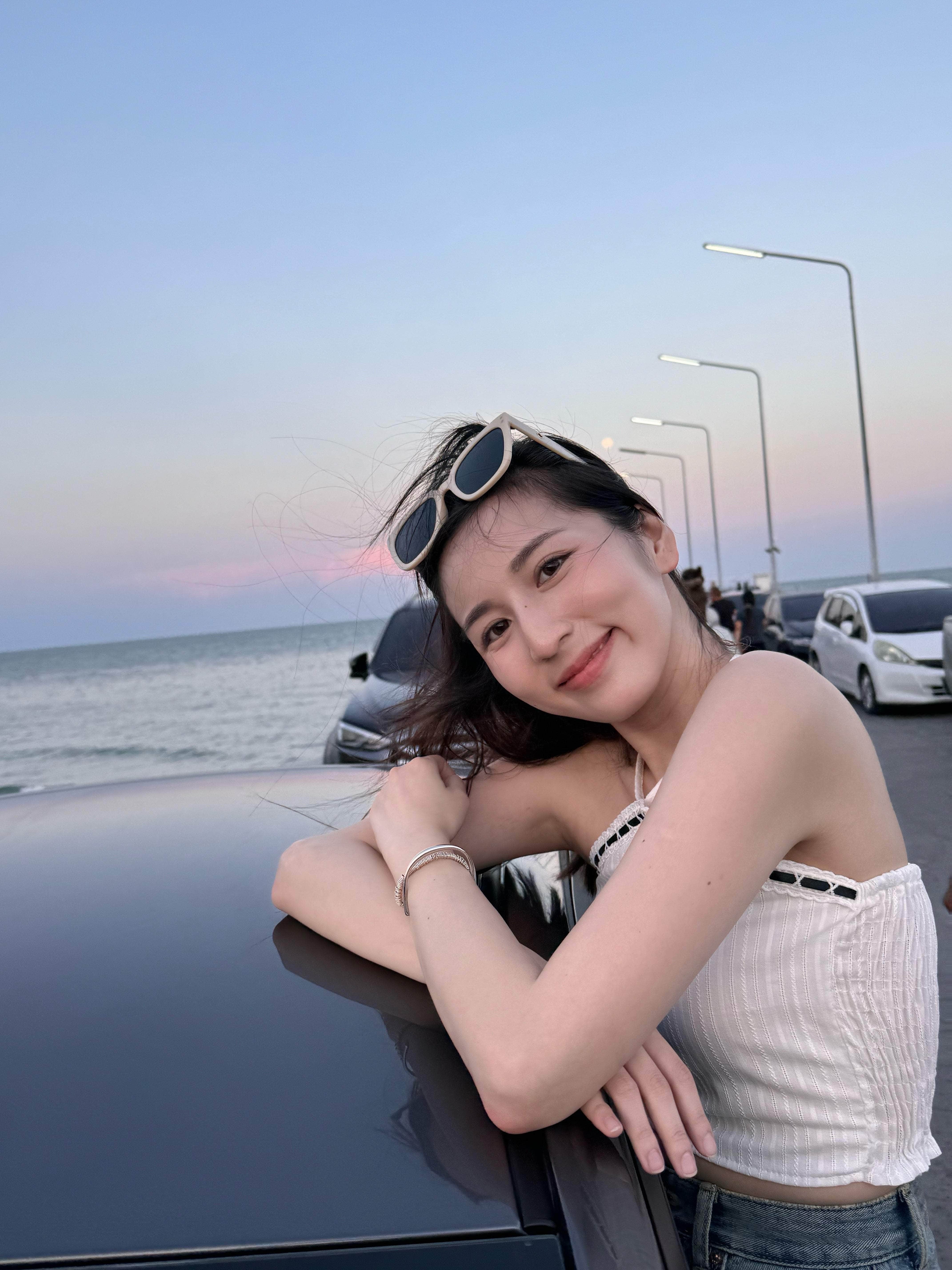 泰國服飾 黑白間暗花掛頸Top