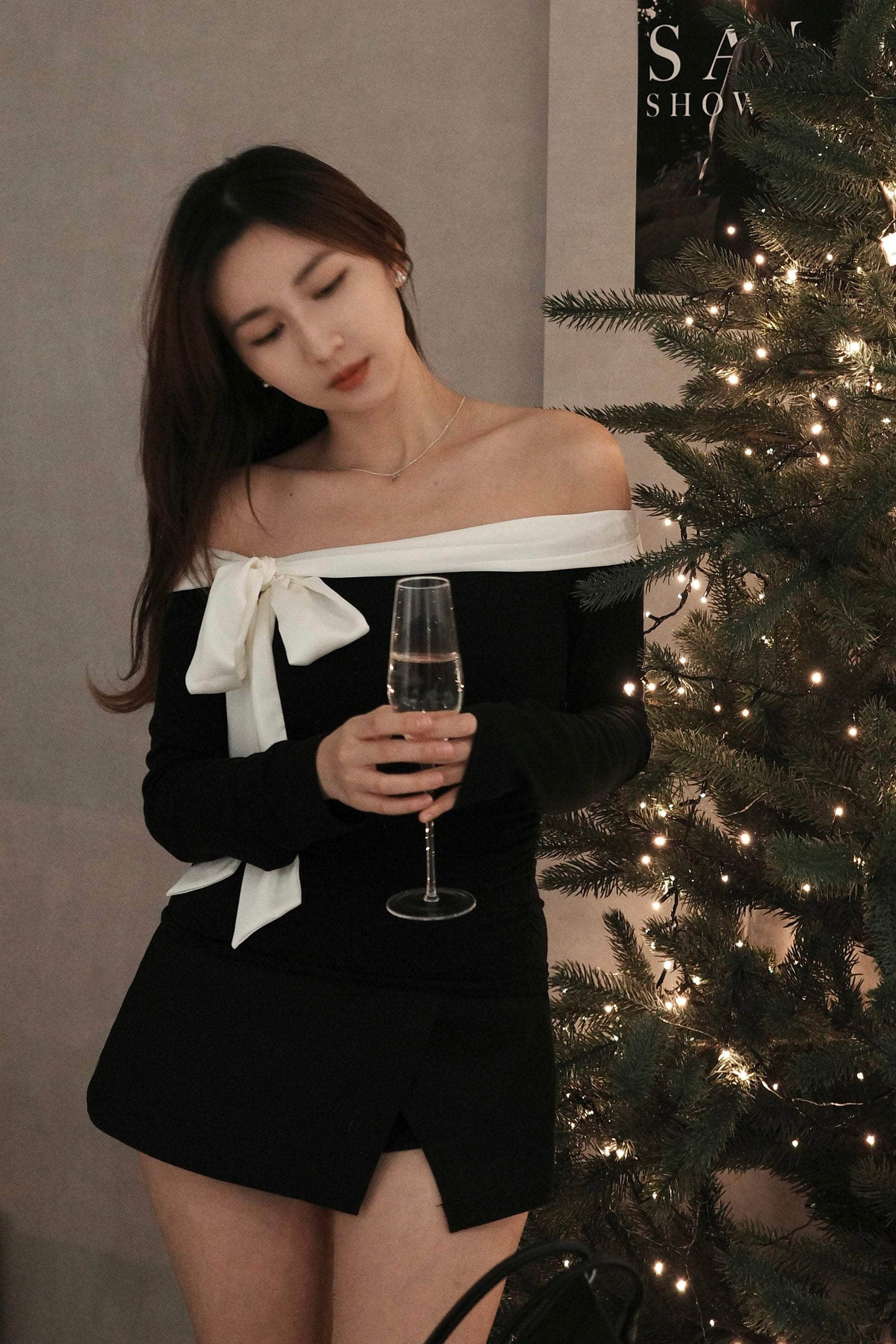 Unboxing ribbon off-shoulder Top