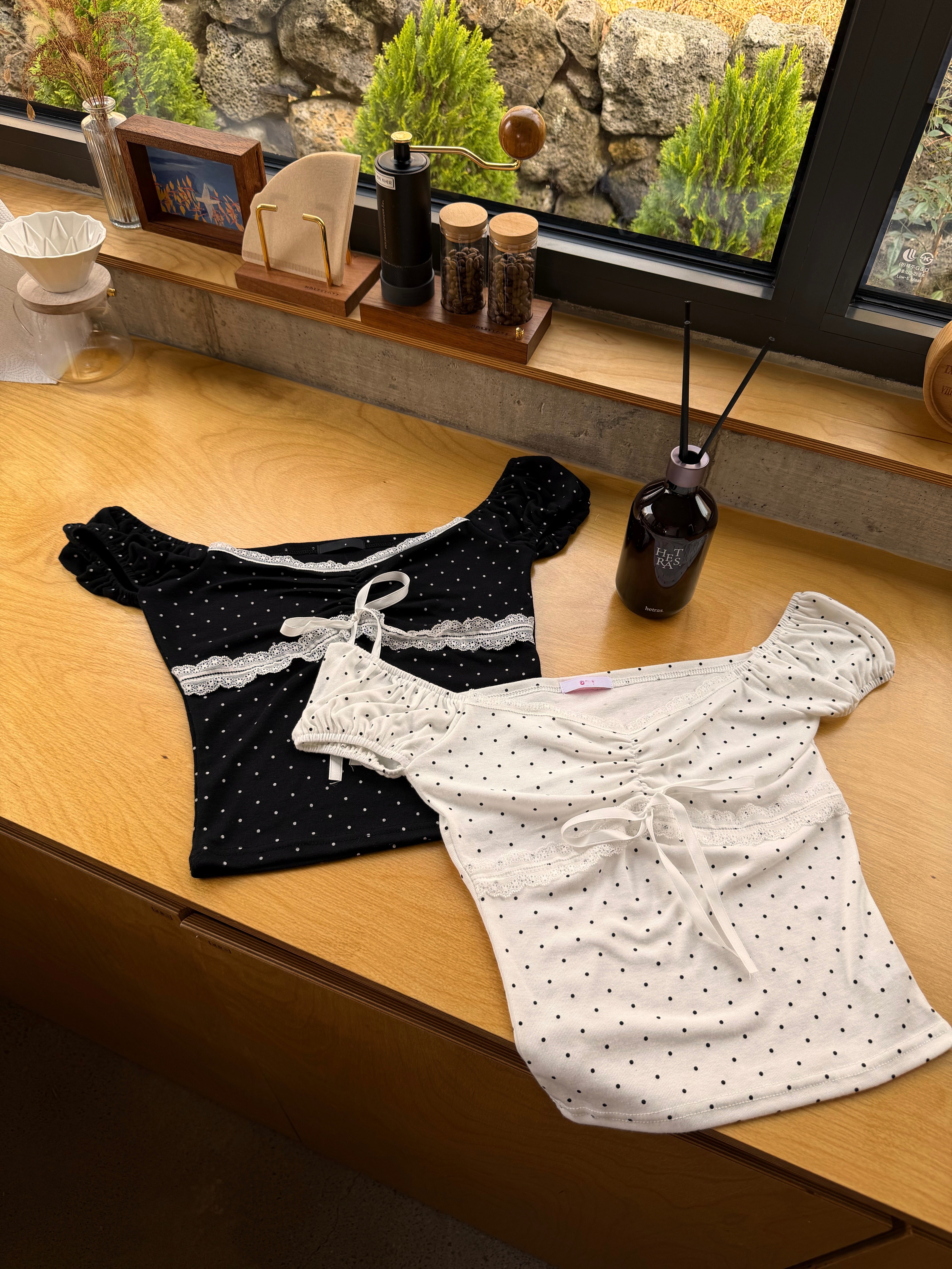 【春日韓國連線🇰🇷🌸】一眼心動 💖 Dot and Lace Girly Top［兩色入］￼