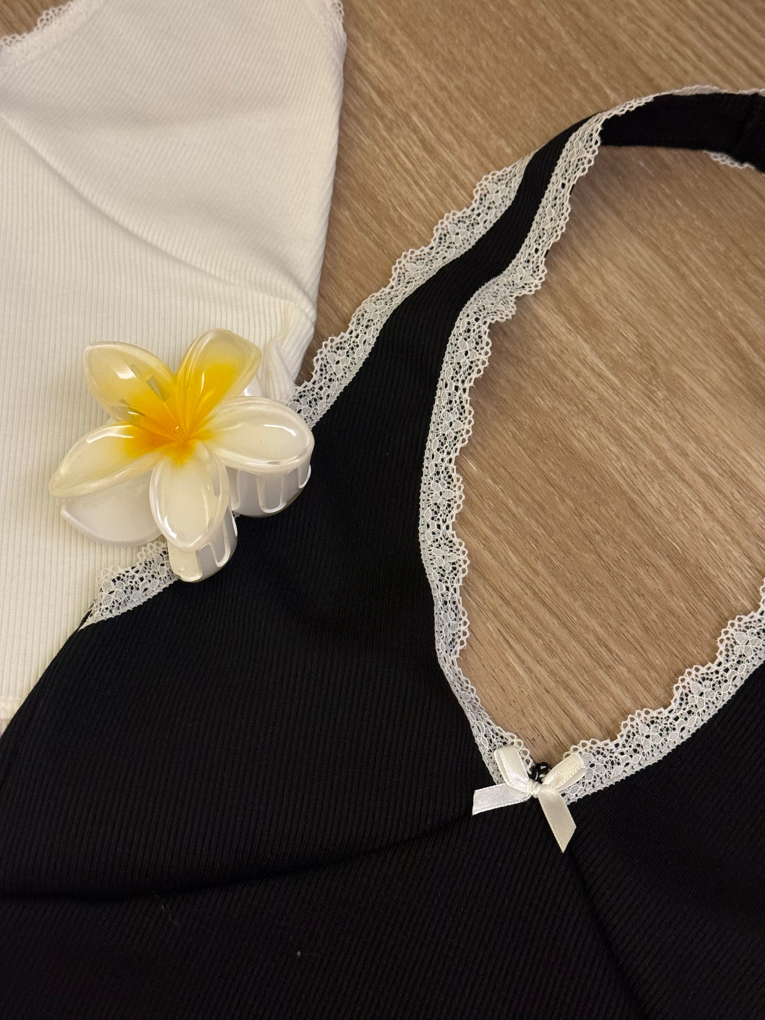 【🇹🇭泰國連線最終回 #4】$99 Sweet Hot Top｜Lace邊V領掛頸上衣［兩色入］