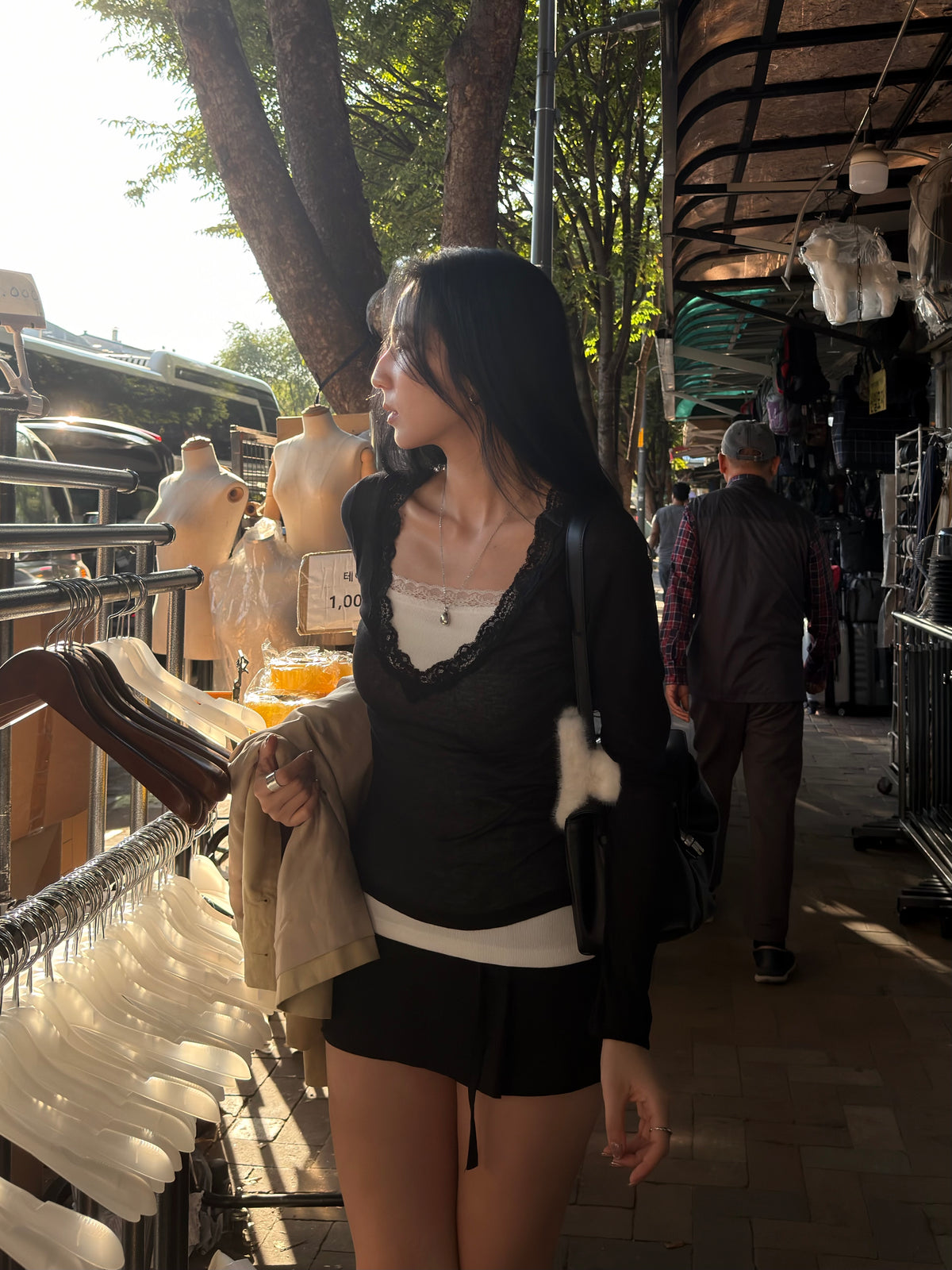 Deep-V Lace Long-sleeve Top［三色入］