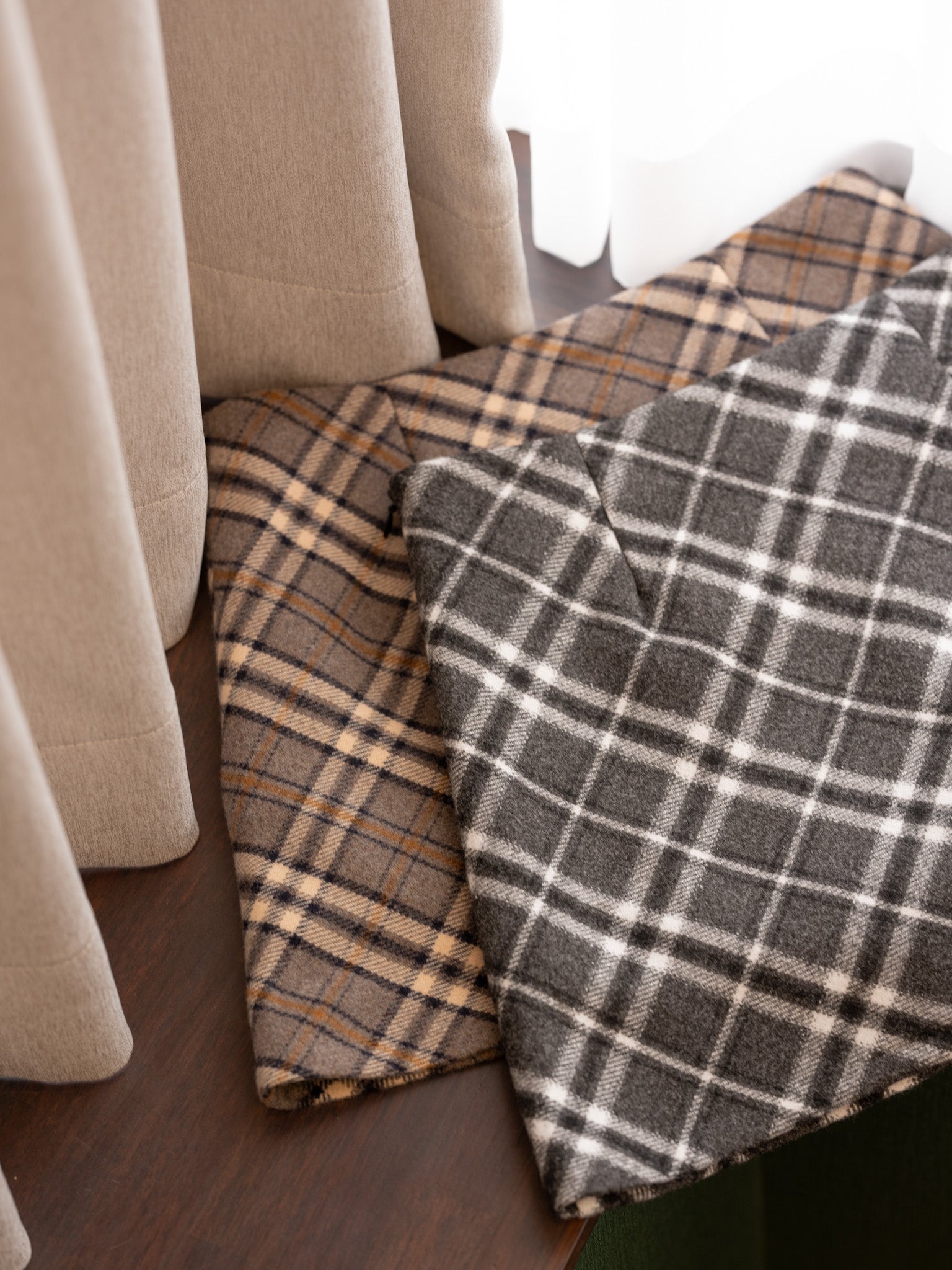 【秋冬的連線🍁】百搭Items！英倫風滑羊毛格仔A字裙［兩色入]