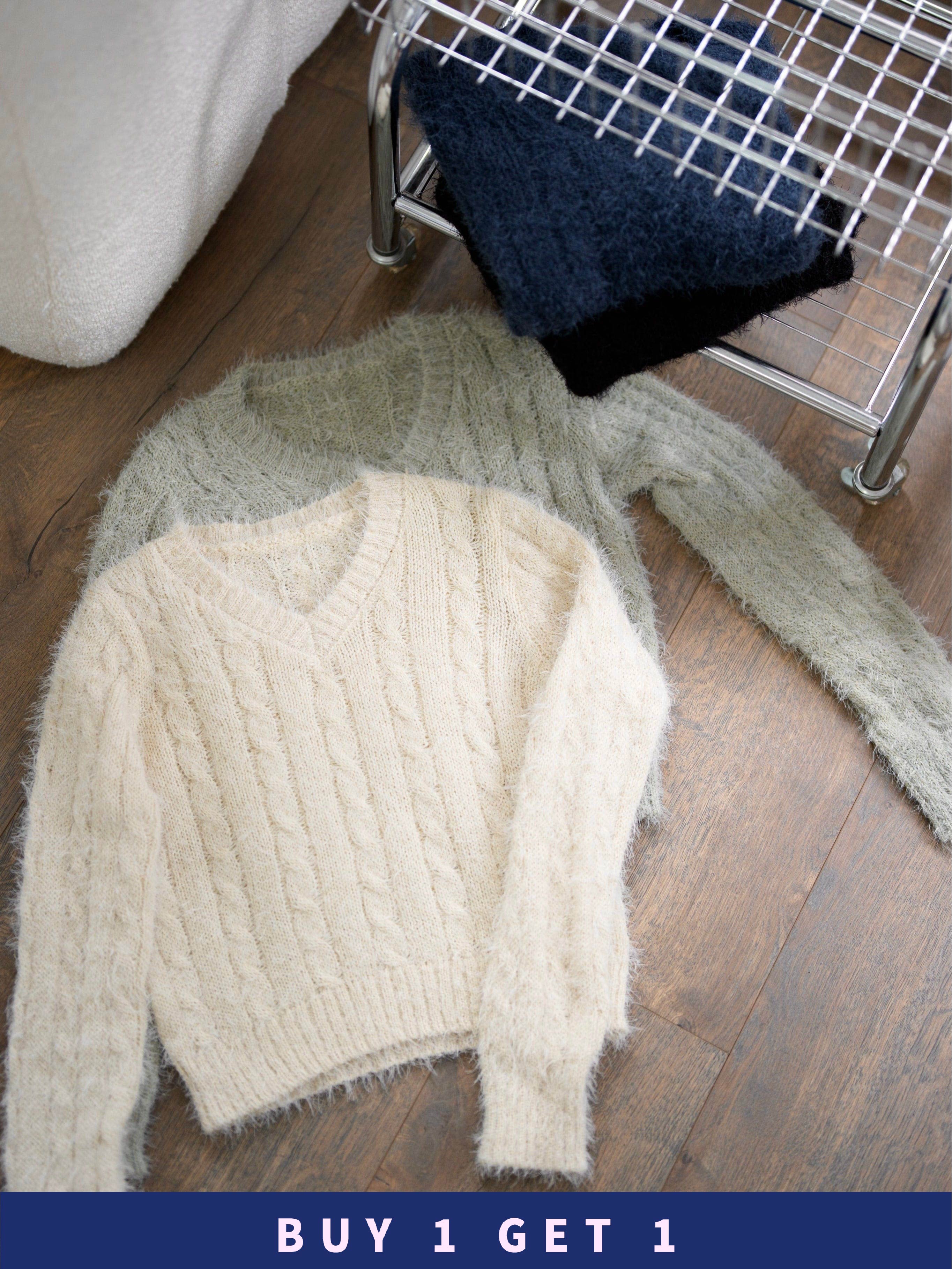 #26【 $99買一送一 】 馬海毛坑紋V領短毛衣