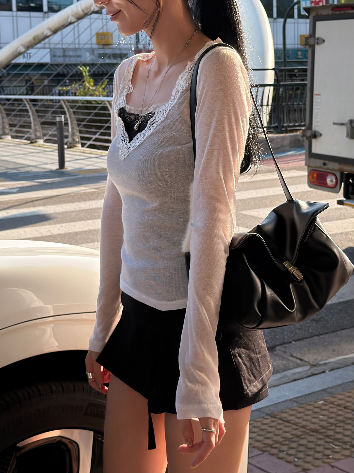 Deep-V Lace Long-sleeve Top［三色入］