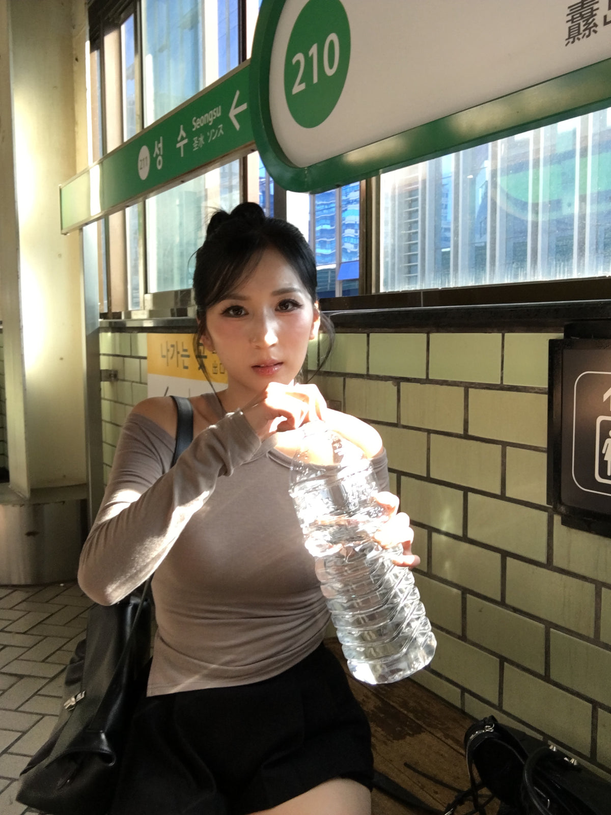 Crossing Neck Slim Top［三色入］