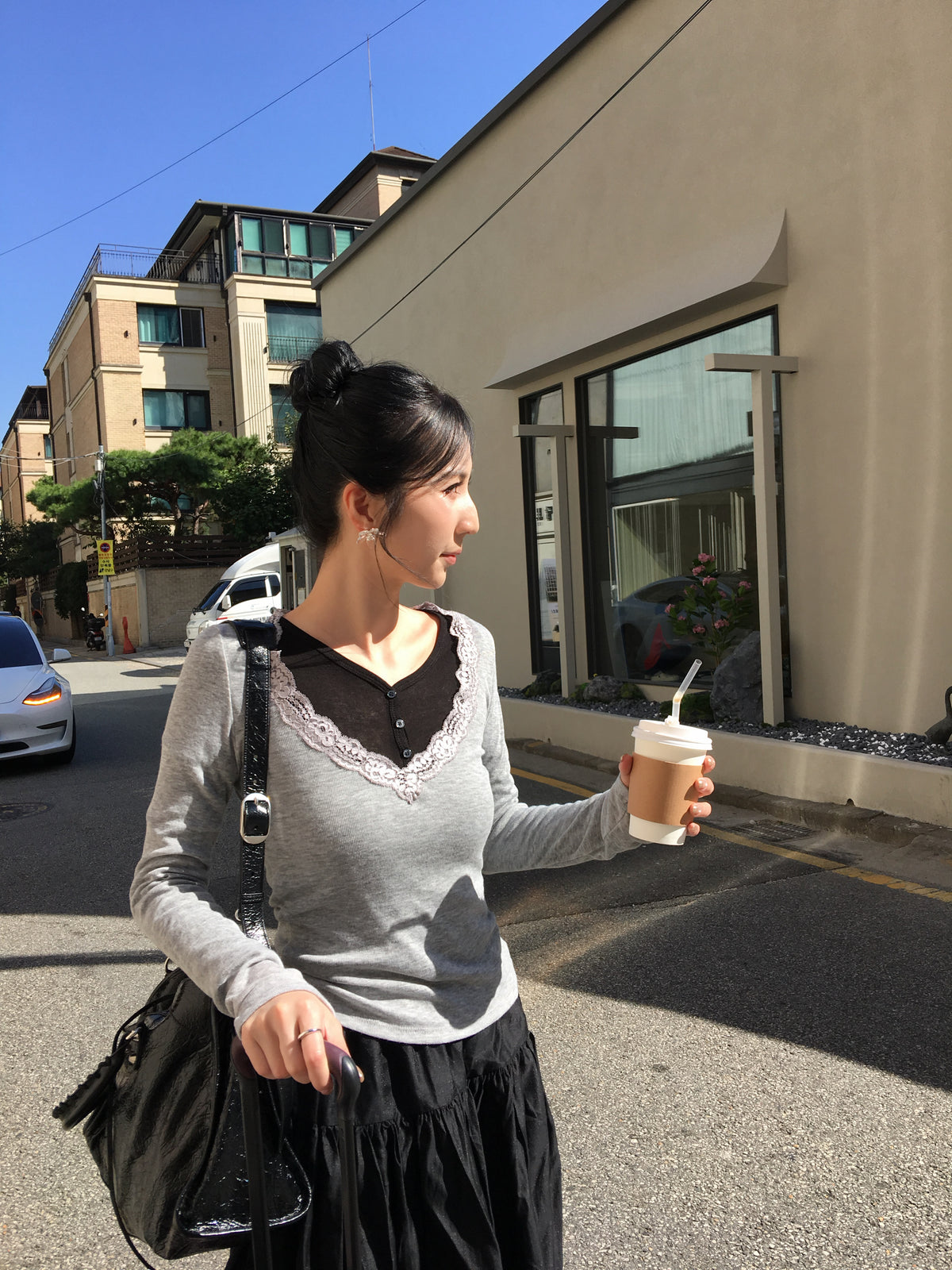 Deep-V Lace Long-sleeve Top［三色入］