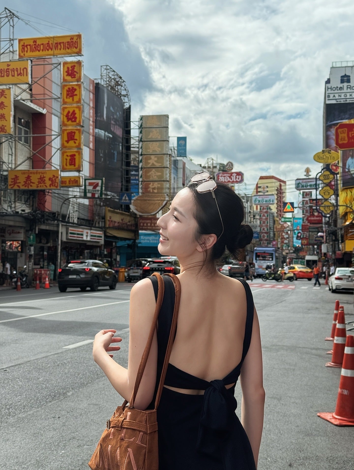 【🇹🇭泰國連線最終回 #5】Grand Daily Collection🍸｜粗帶方領側開叉露背長裙