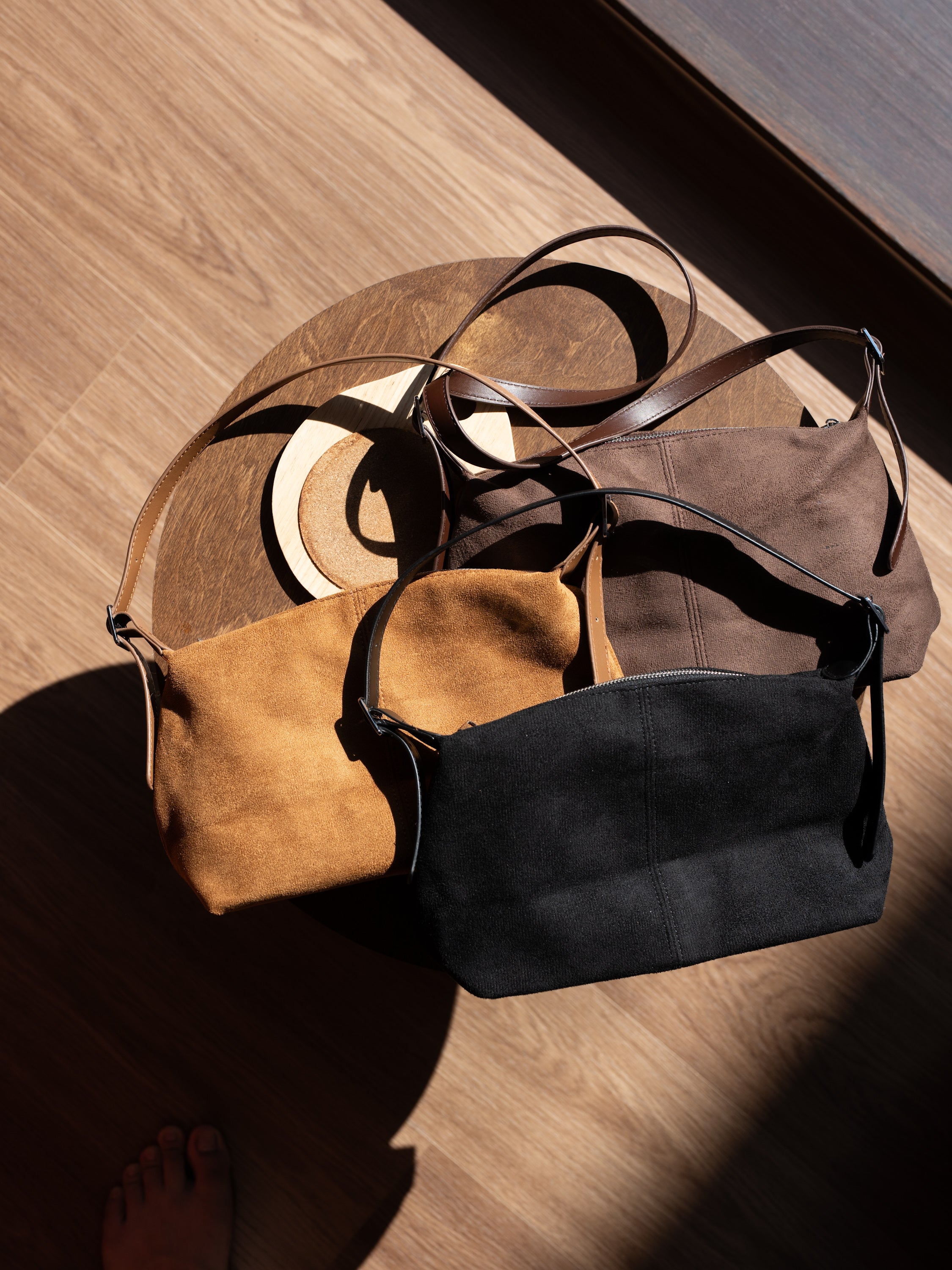 【秋冬的連線🍁】【購物滿$1000即可以$99加購】2-ways簡約猄皮拉鍊餃子袋［三色入］