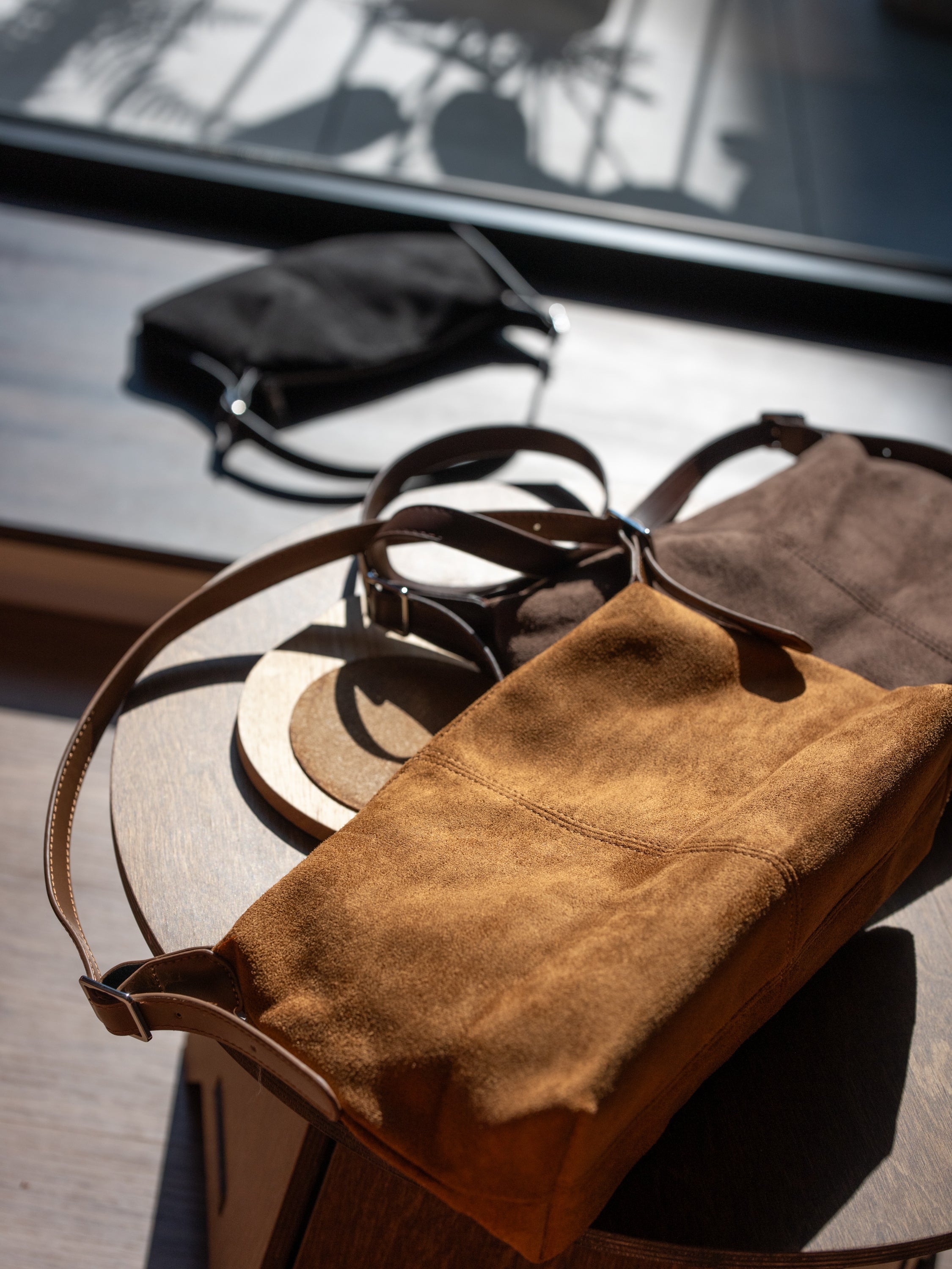 【秋冬的連線🍁】【購物滿$1000即可以$99加購】2-ways簡約猄皮拉鍊餃子袋［三色入］