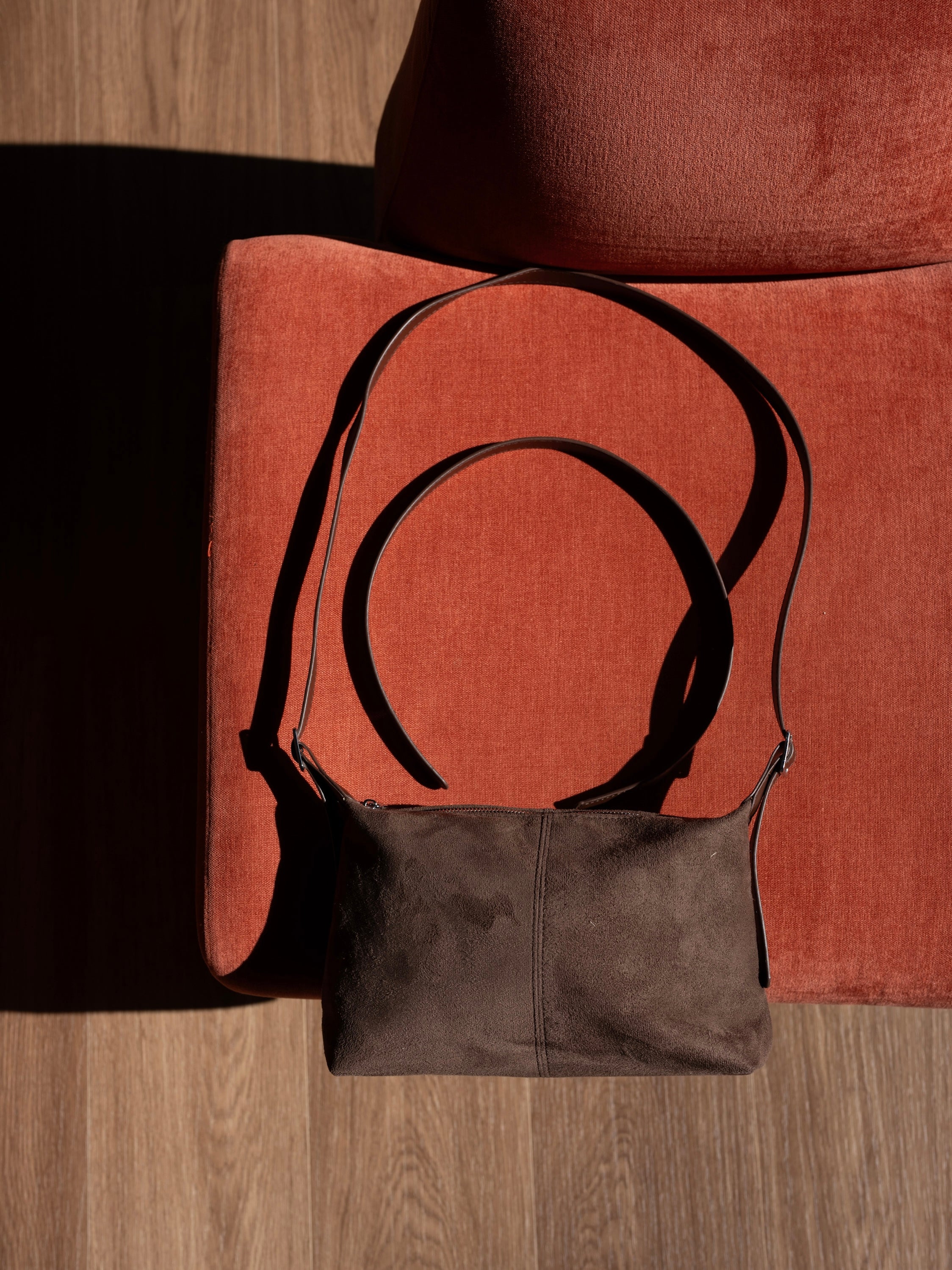 【秋冬的連線🍁】【購物滿$1000即可以$99加購】2-ways簡約猄皮拉鍊餃子袋［三色入］