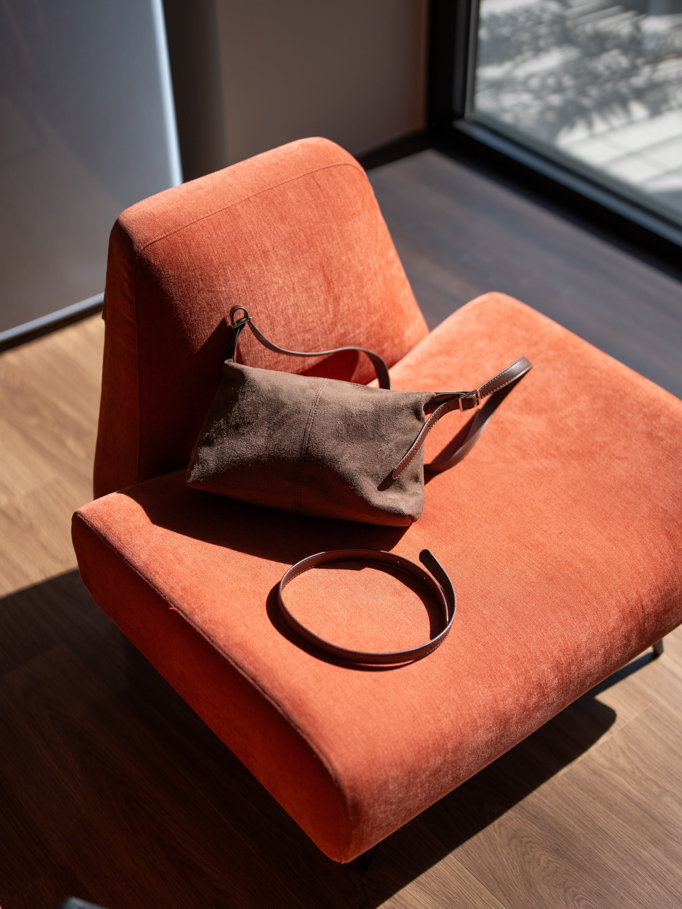 【秋冬的連線🍁】【購物滿$1000即可以$99加購】2-ways簡約猄皮拉鍊餃子袋［三色入］