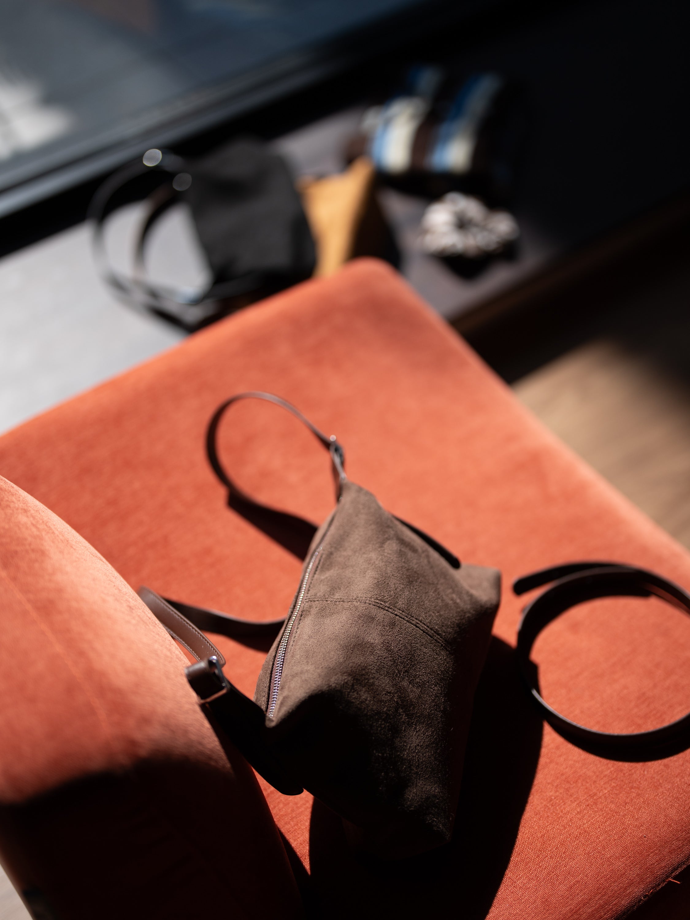 【秋冬的連線🍁】【購物滿$1000即可以$99加購】2-ways簡約猄皮拉鍊餃子袋［三色入］