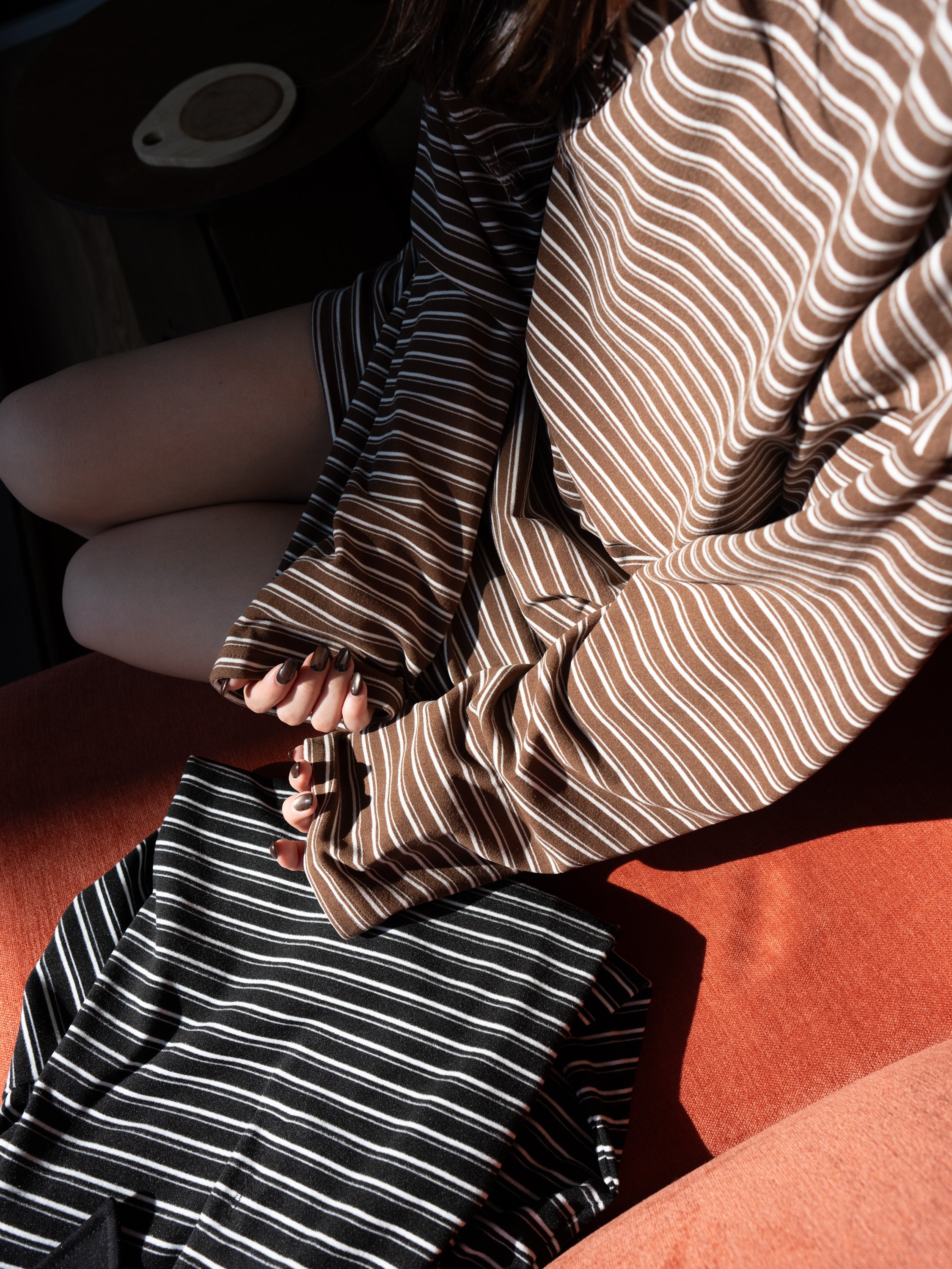 【秋冬的連線🍁】蜜桃絨細條紋Polo Oversized top［兩色入］