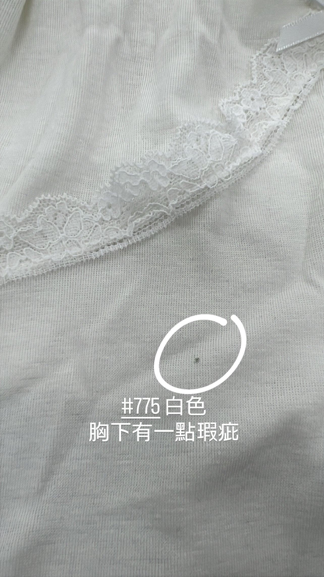 【 IMPERFECT ITEM❗️ 】Daily Lace V-neck Top [Available in two colors]