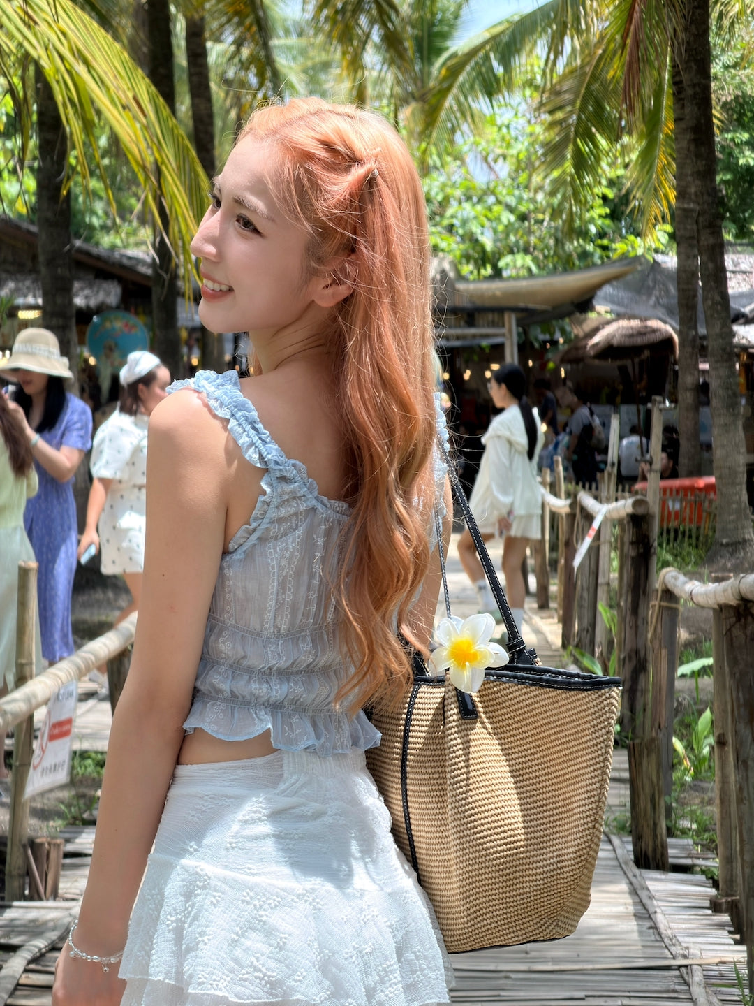 【 夏日炎炎泰國連線☀️🇹🇭 】#11 疊穿都適合 🍧 甜美￼清透捲捲花邊小上衣［三色入］