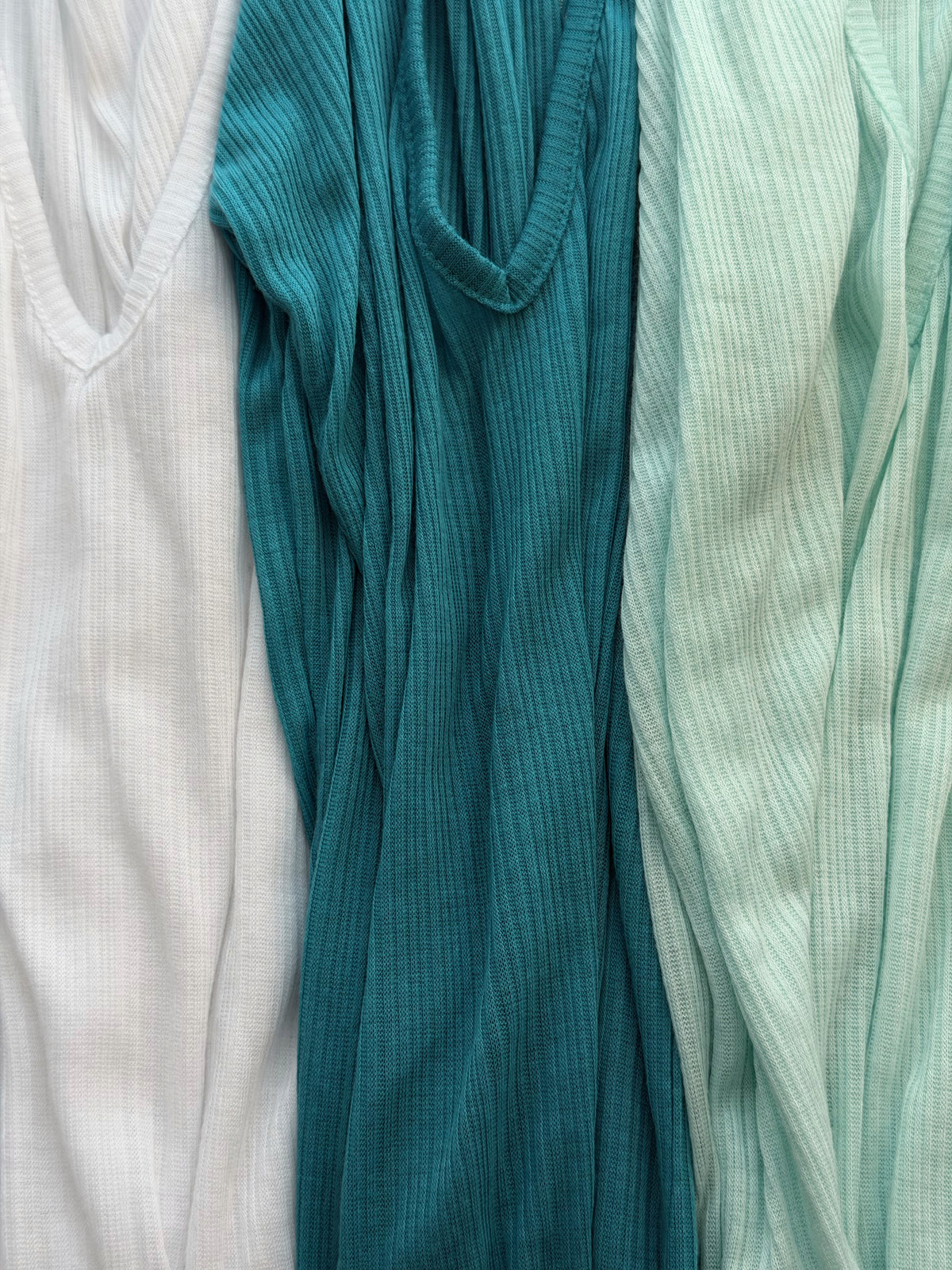性價比嘗試靚色！Trendy Colour V-Nack Top［三色入］
