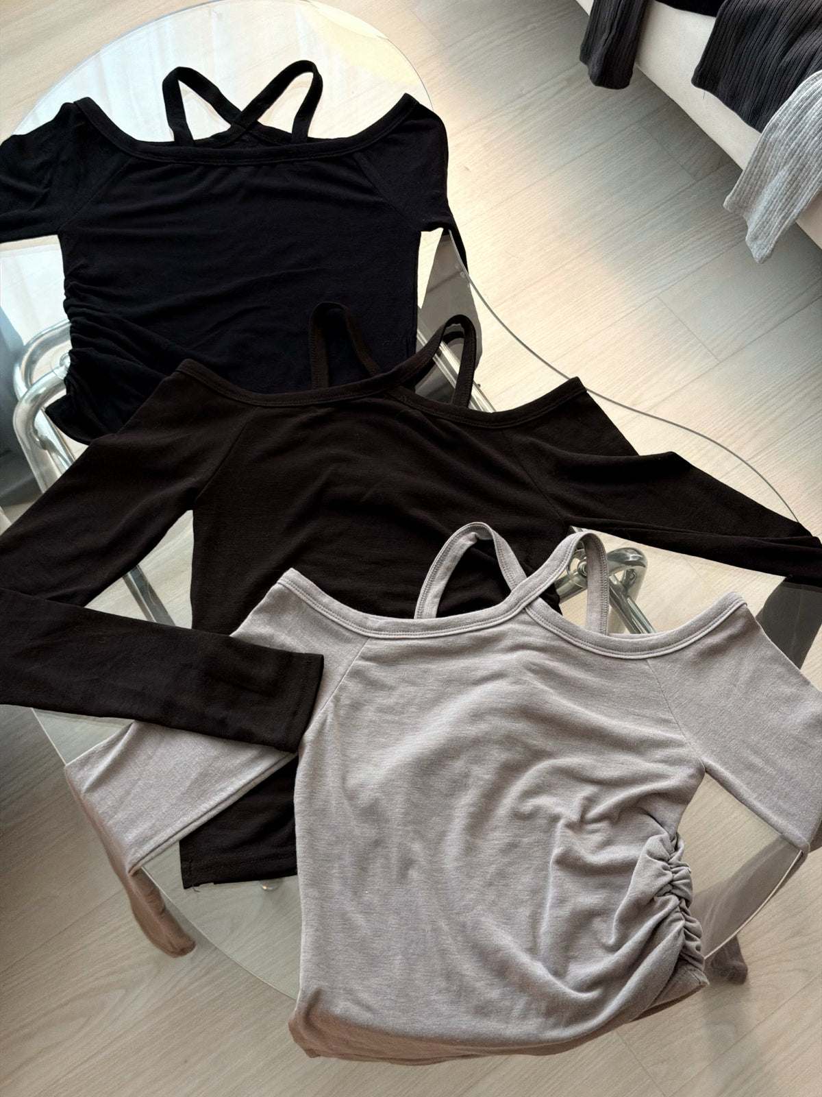 Crossing Neck Slim Top［三色入］