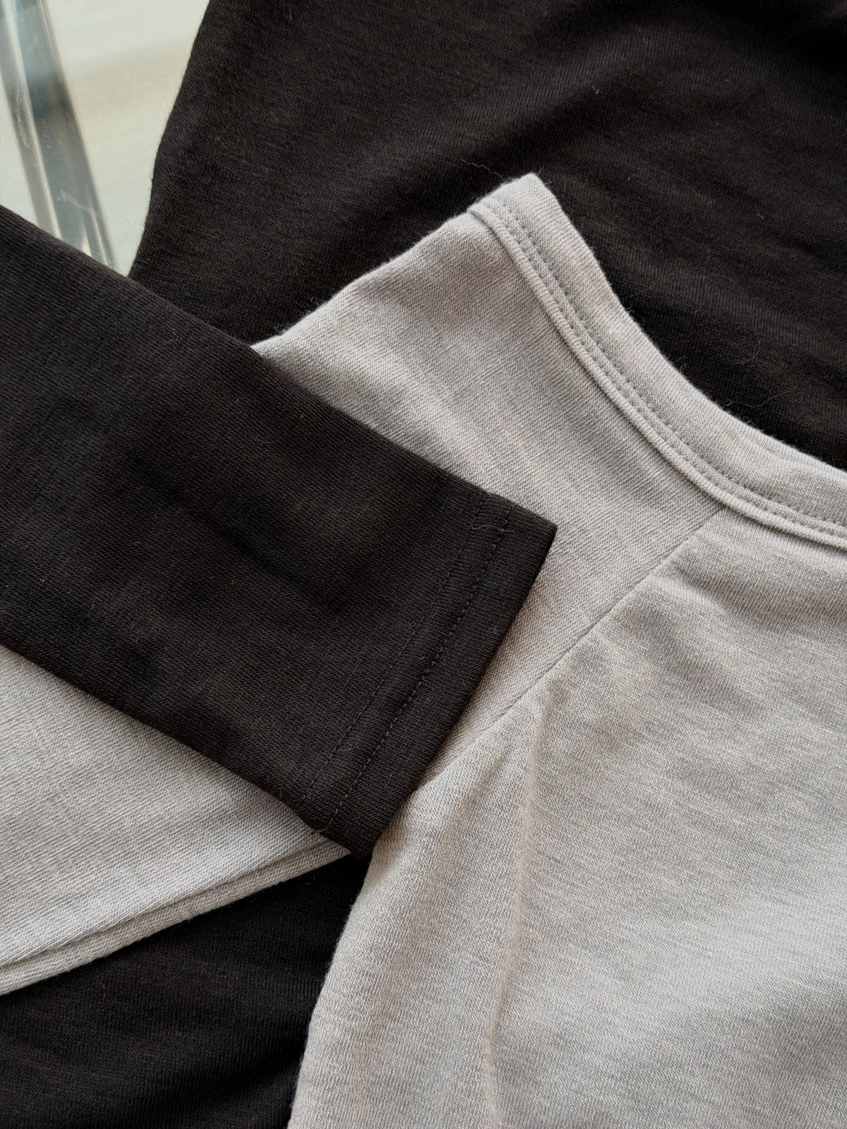 Crossing Neck Slim Top［三色入］