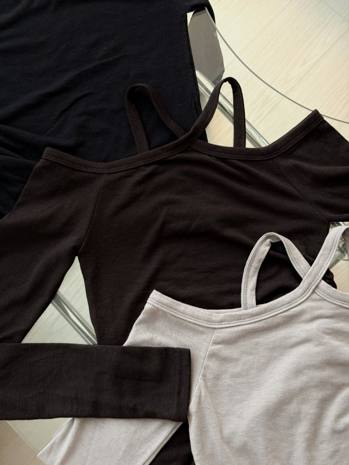 Crossing Neck Slim Top［三色入］