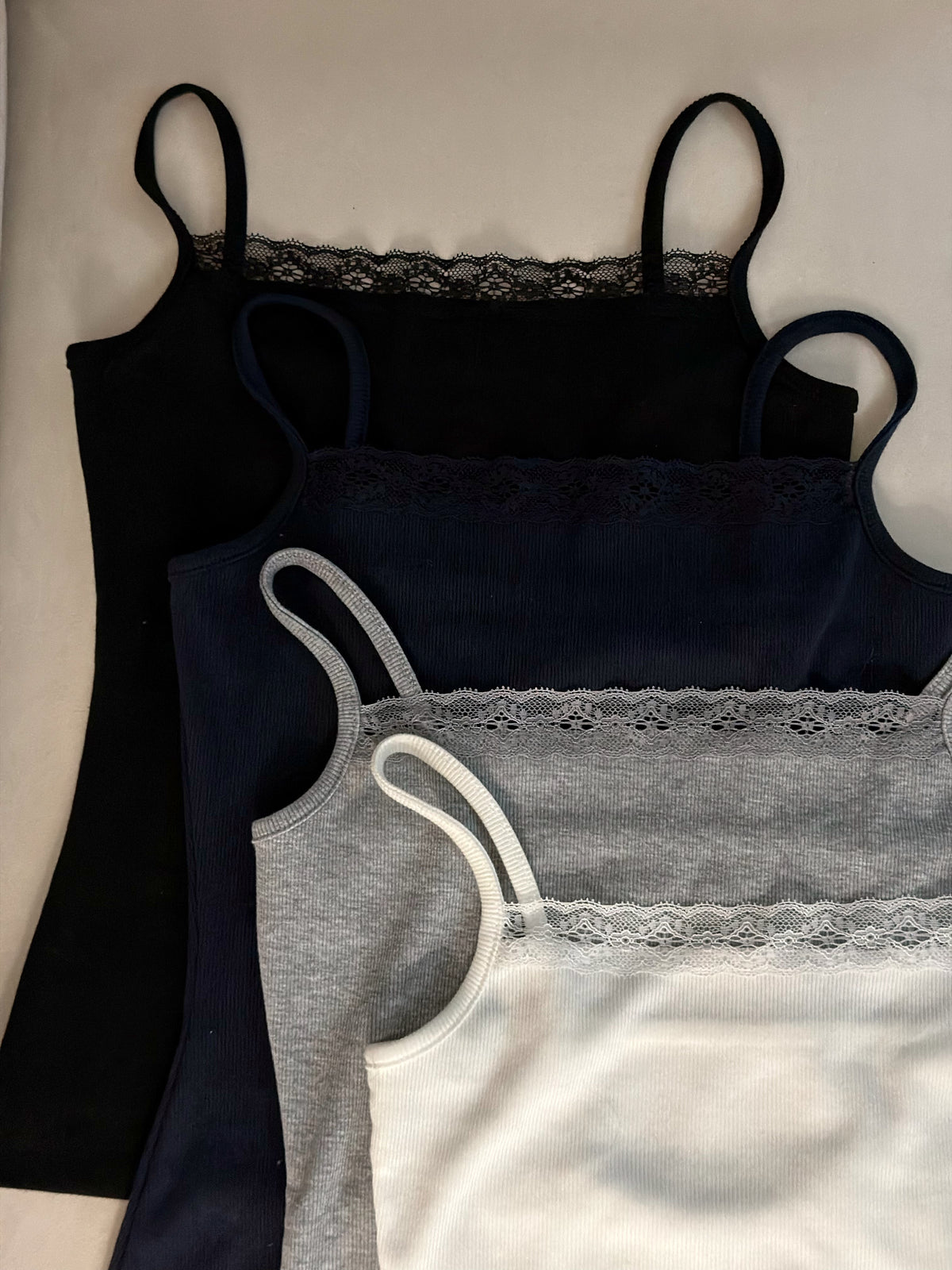 【連線限定價$129❗️】超百搭能打底！Little Lace Tank Top［四色入］