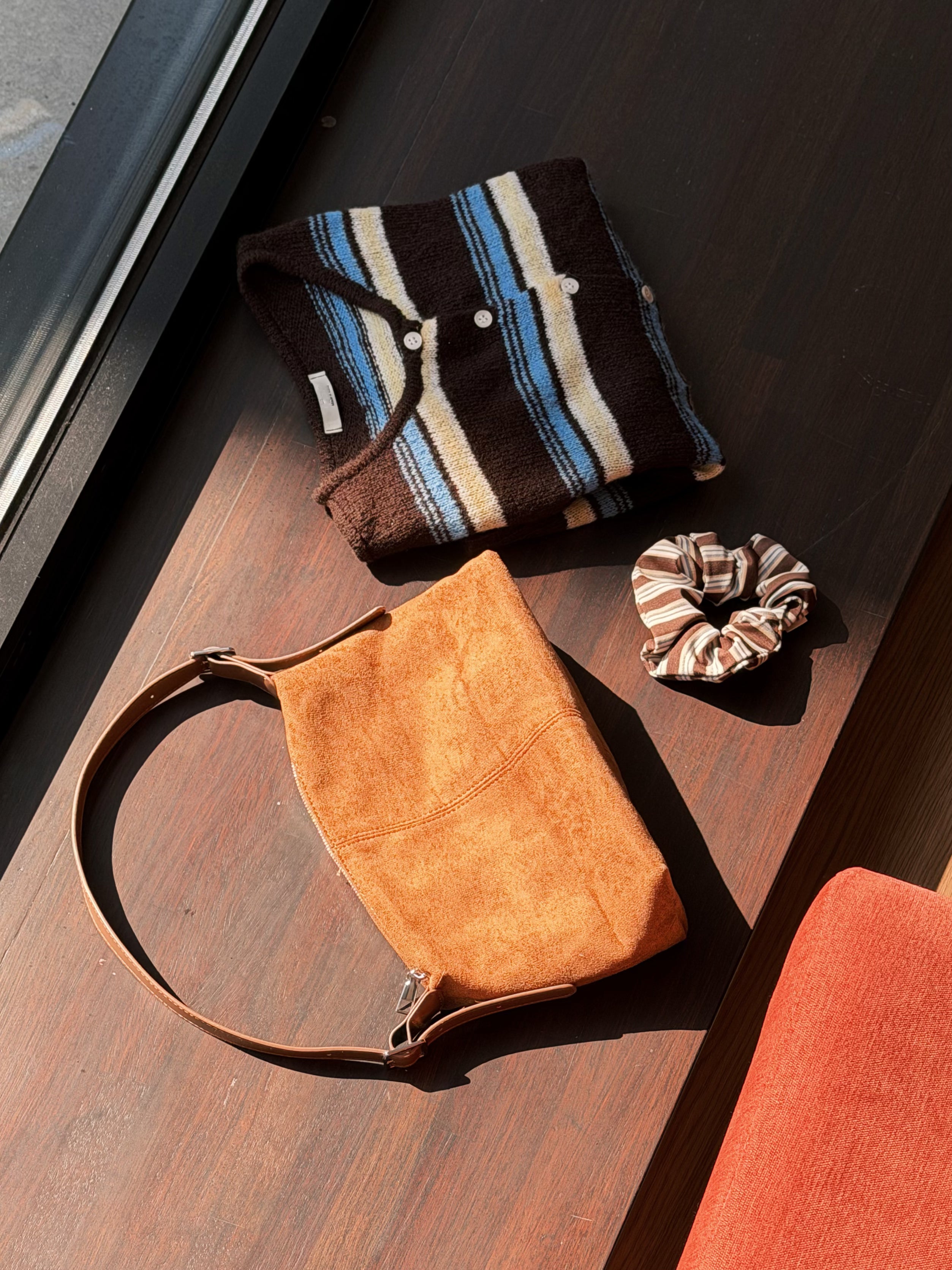 【秋冬的連線🍁】【購物滿$1000即可以$99加購】2-ways簡約猄皮拉鍊餃子袋［三色入］