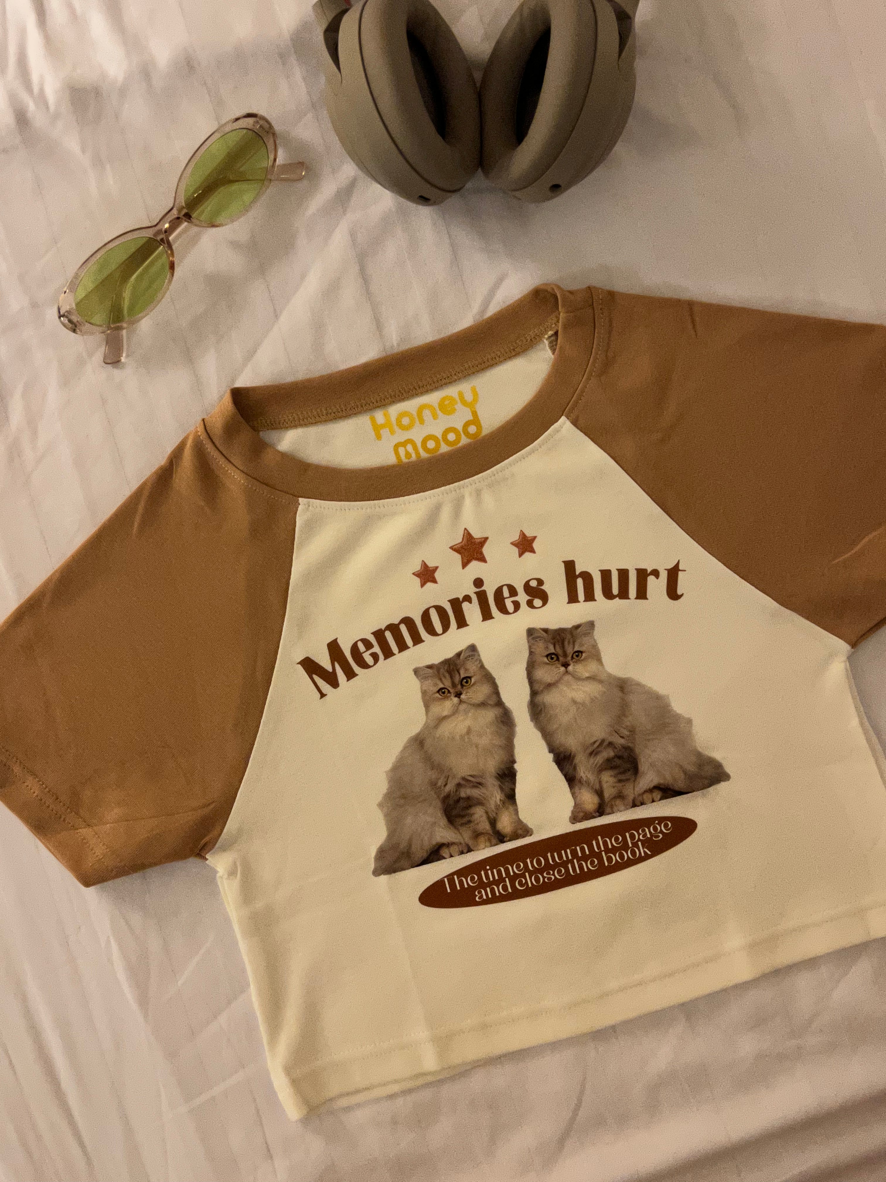 泰國服飾 T010 Memories / 泰國連線約兩至四星期到貨🇹🇭 #T09/10 泰國連線🇹🇭Thailand Y2K Crop Tee - 啡色牛角款 [兩色入]